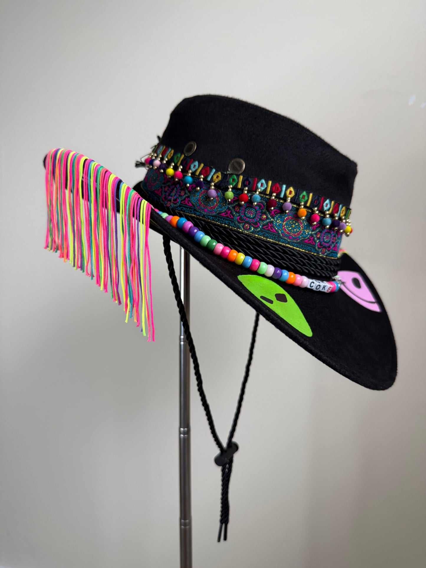 aC0KE WH0R3’ Festival Hat