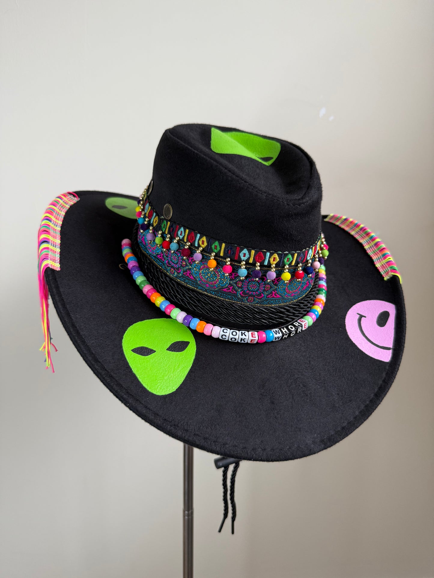 aC0KE WH0R3’ Festival Hat