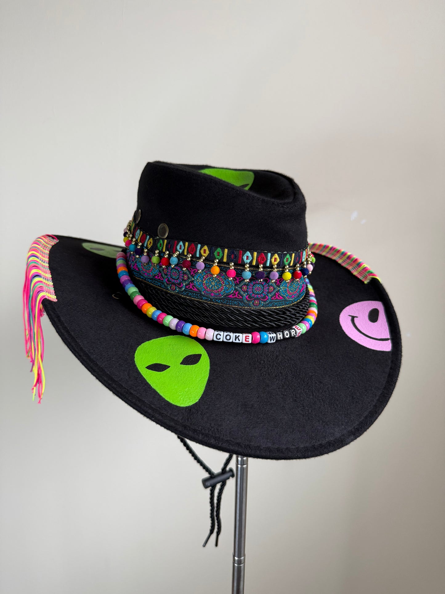 aC0KE WH0R3’ Festival Hat