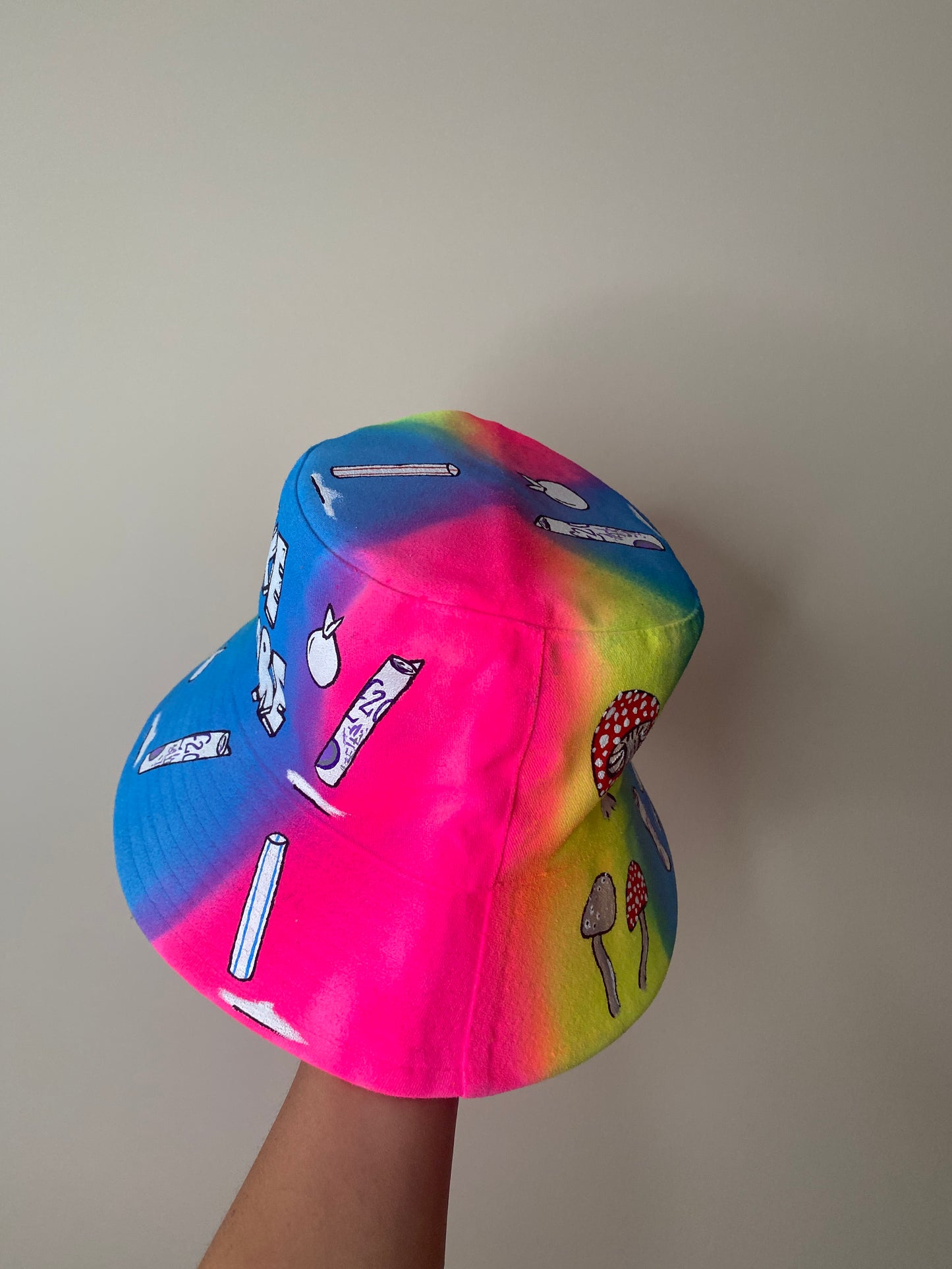 ‘zCWH0RE’ bucket hat