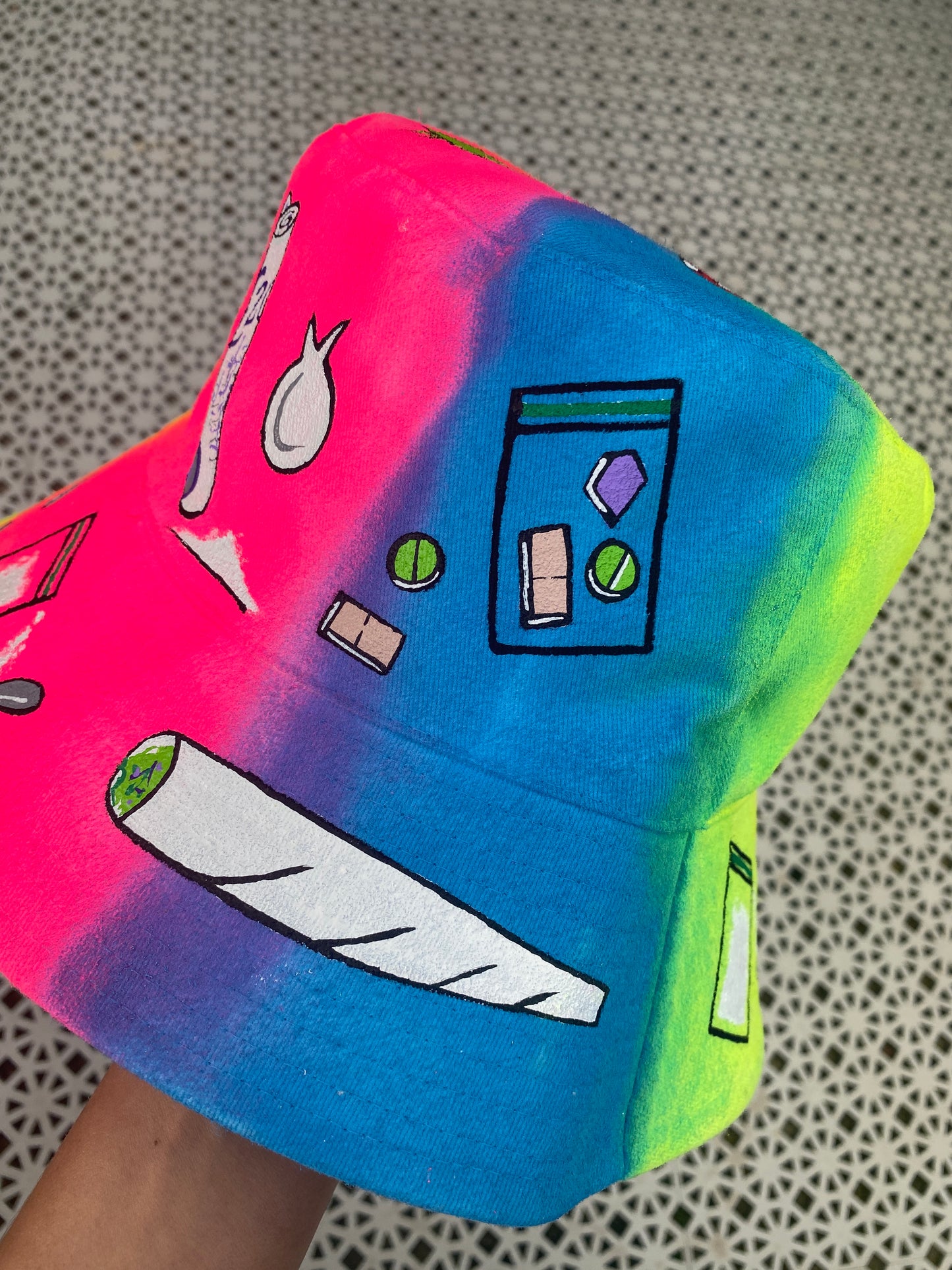 ‘zSLAVE TO THE RAVE’ bucket hat