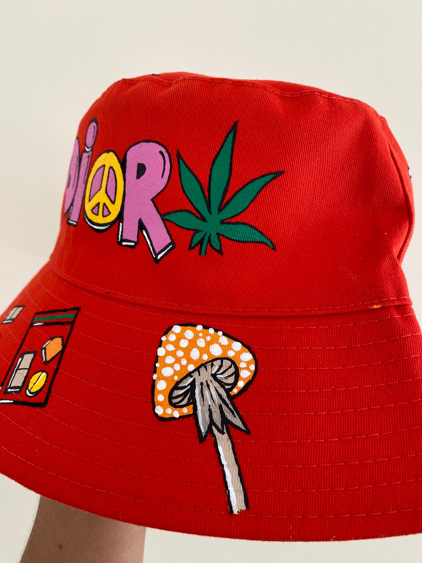 zCWH0RE’ bucket hat