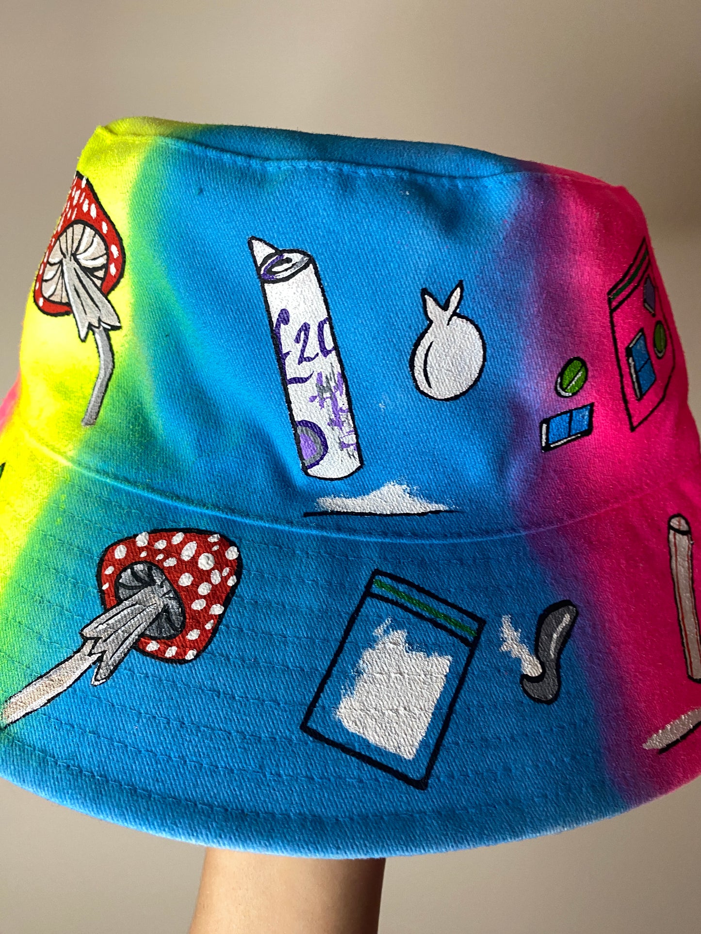 zCWH0RE’ bucket hat