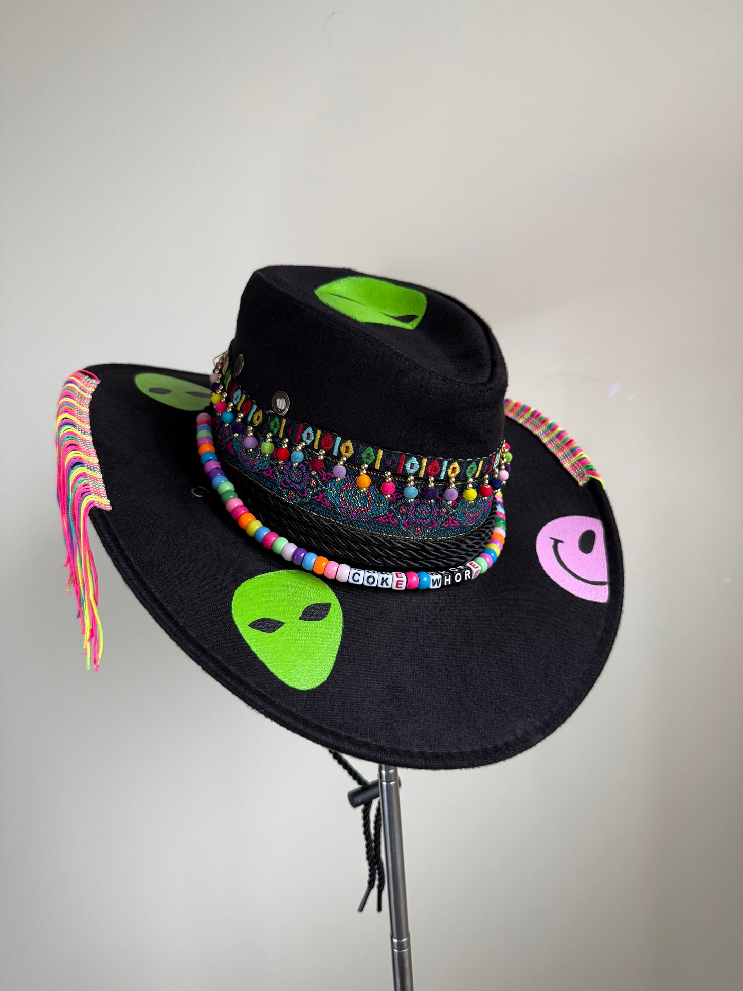 aC0KE WH0R3’ Festival Hat