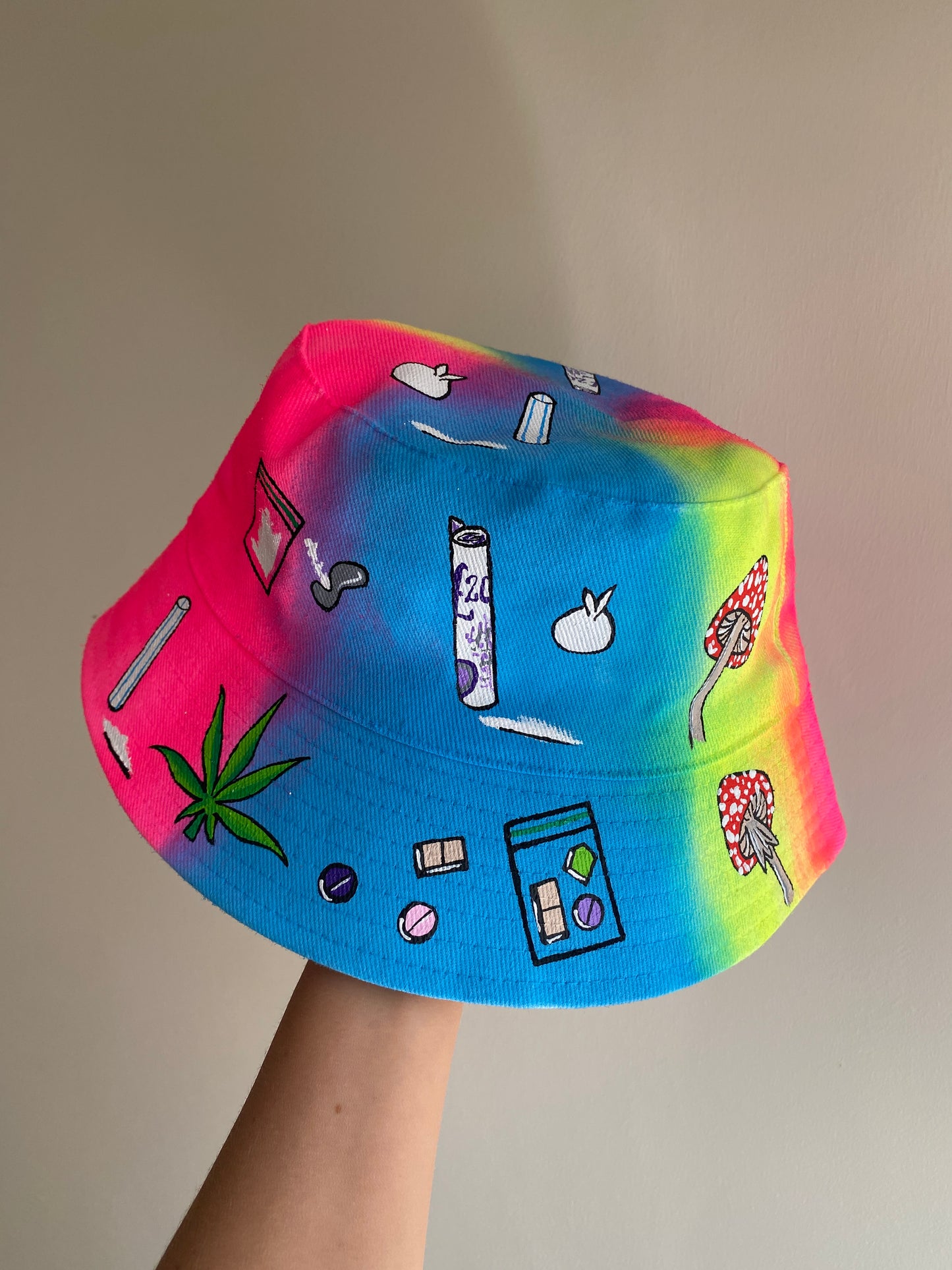 ‘zCWH0RE’ bucket hat