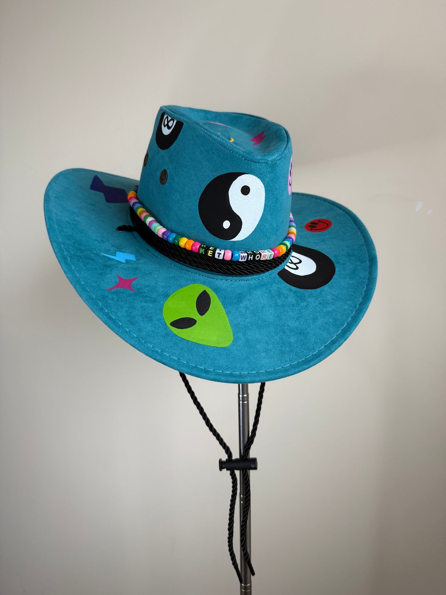 aaaK3T WH0R3’ Festival Hat