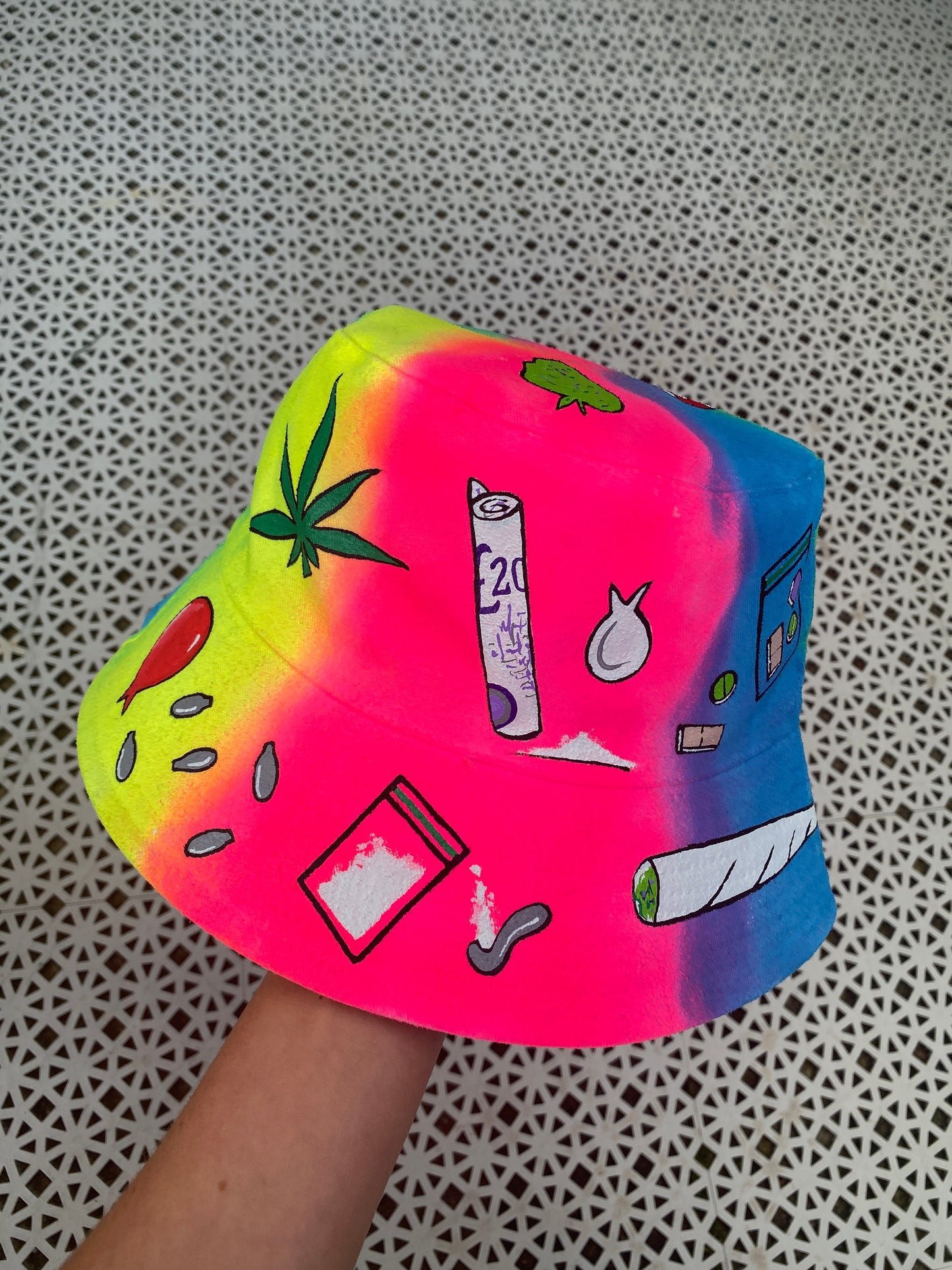 ‘zSLAVE TO THE RAVE’ bucket hat