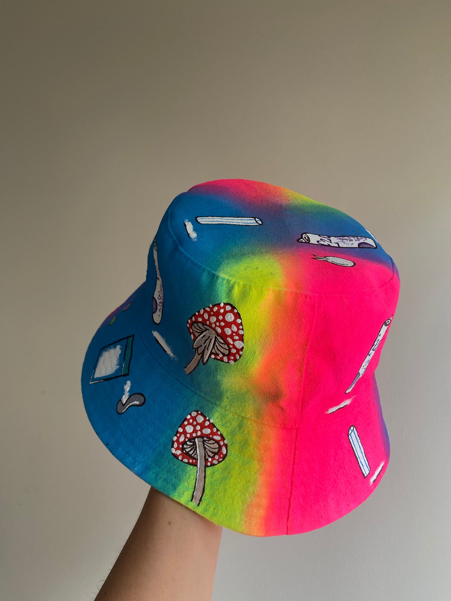 ‘zCWH0RE’ bucket hat