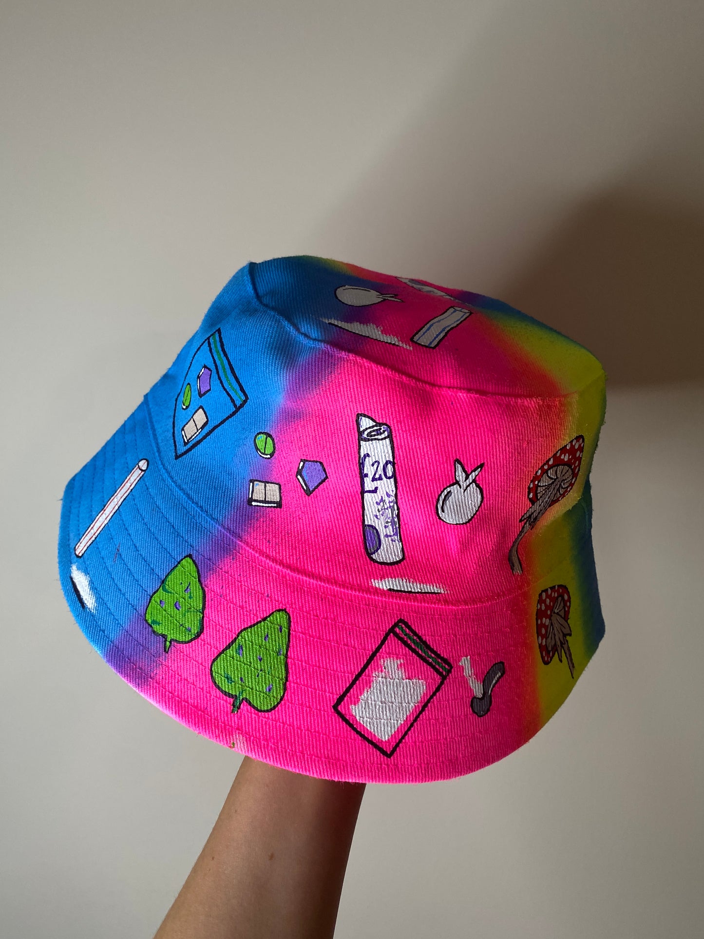 ‘zCWH0RE’ bucket hat