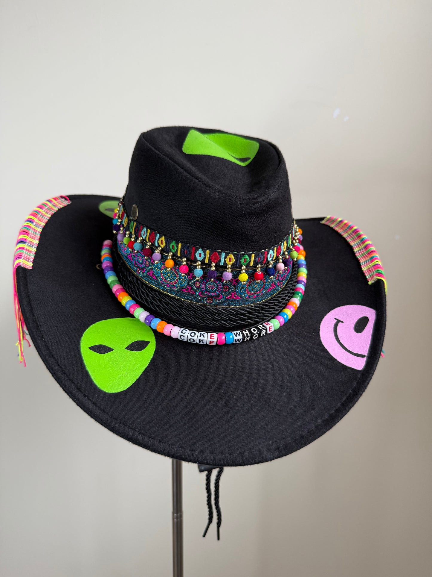 aC0KE WH0R3’ Festival Hat