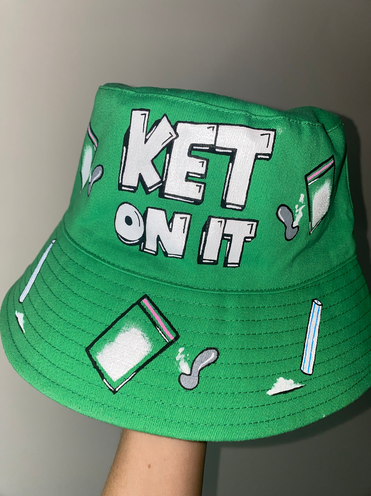 ‘zKETONIT’ bucket hat