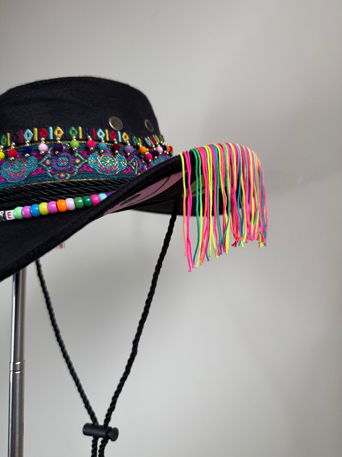 aC0KE WH0R3’ Festival Hat