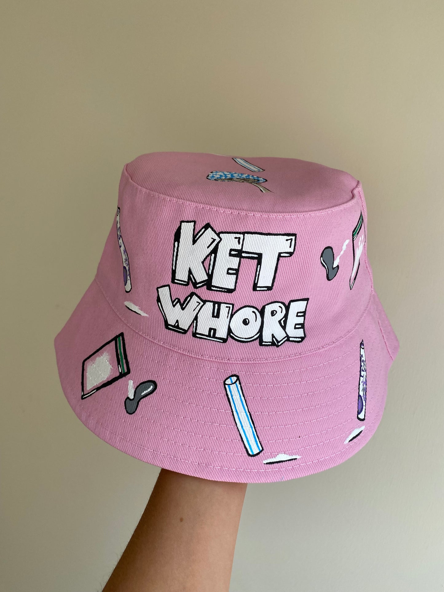 zKWH0RE’ bucket hat