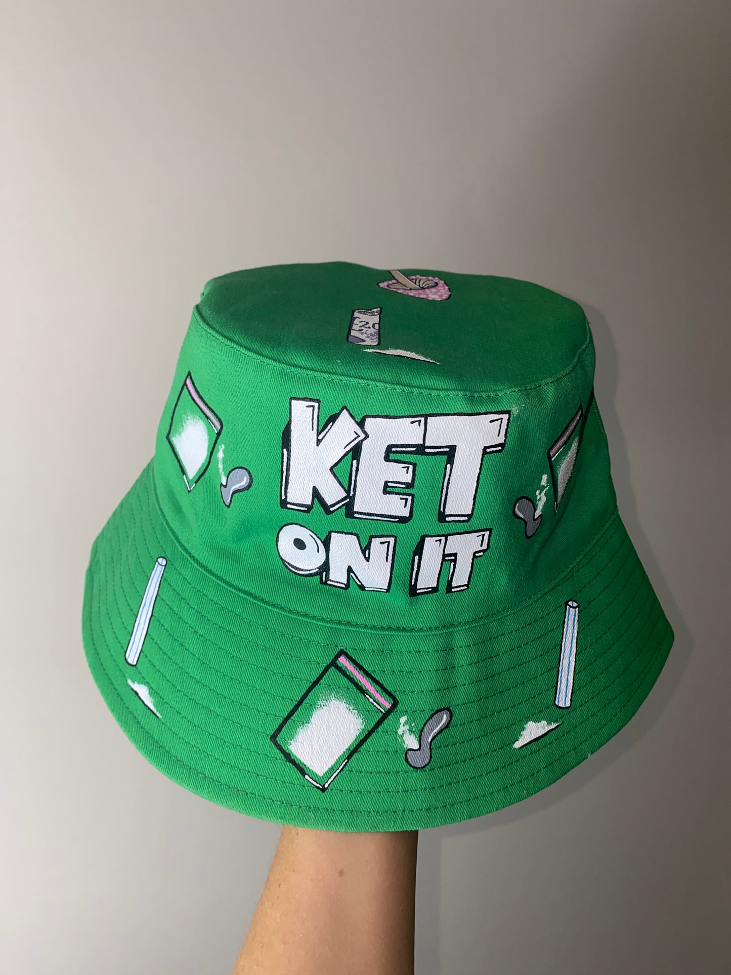 ‘zKETONIT’ bucket hat