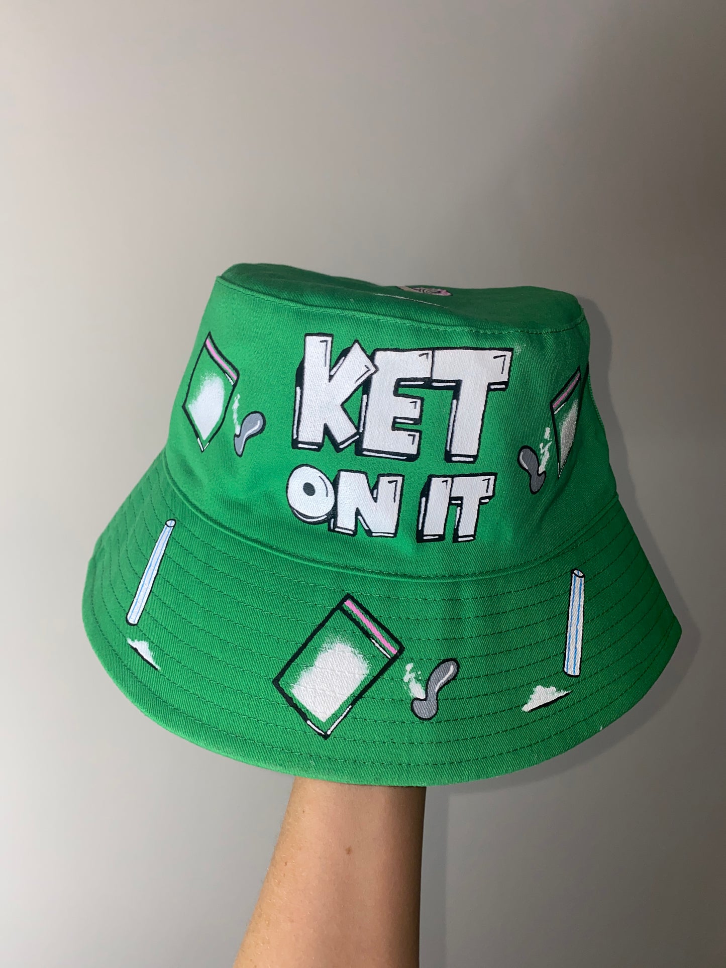 ‘zKETONIT’ bucket hat