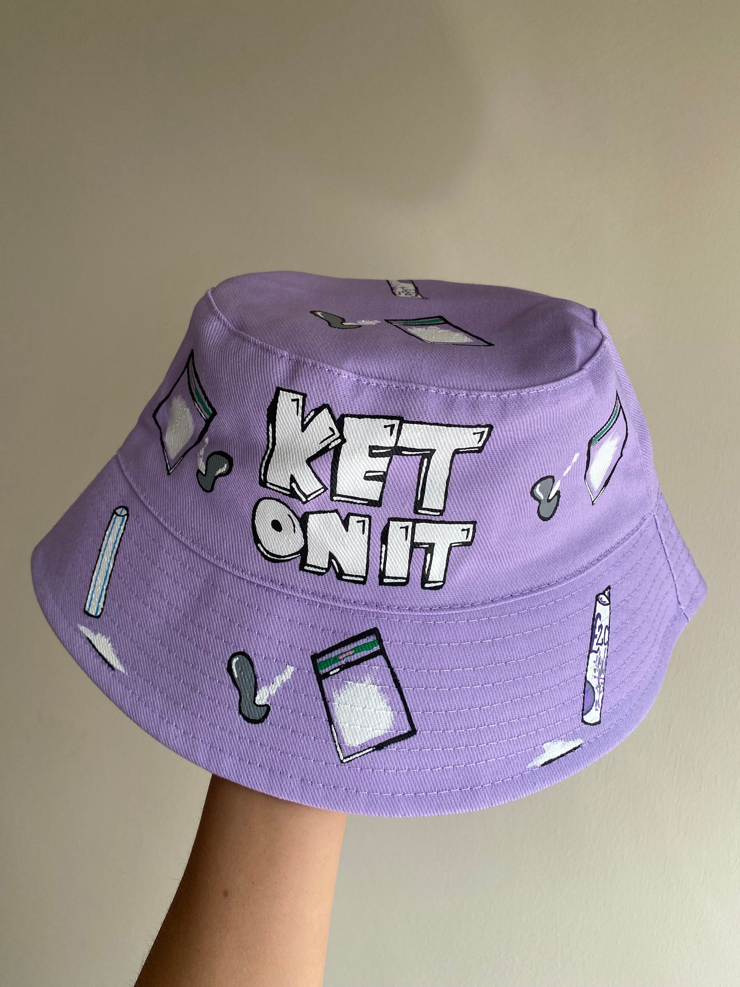 ‘zKETONIT’ bucket hat