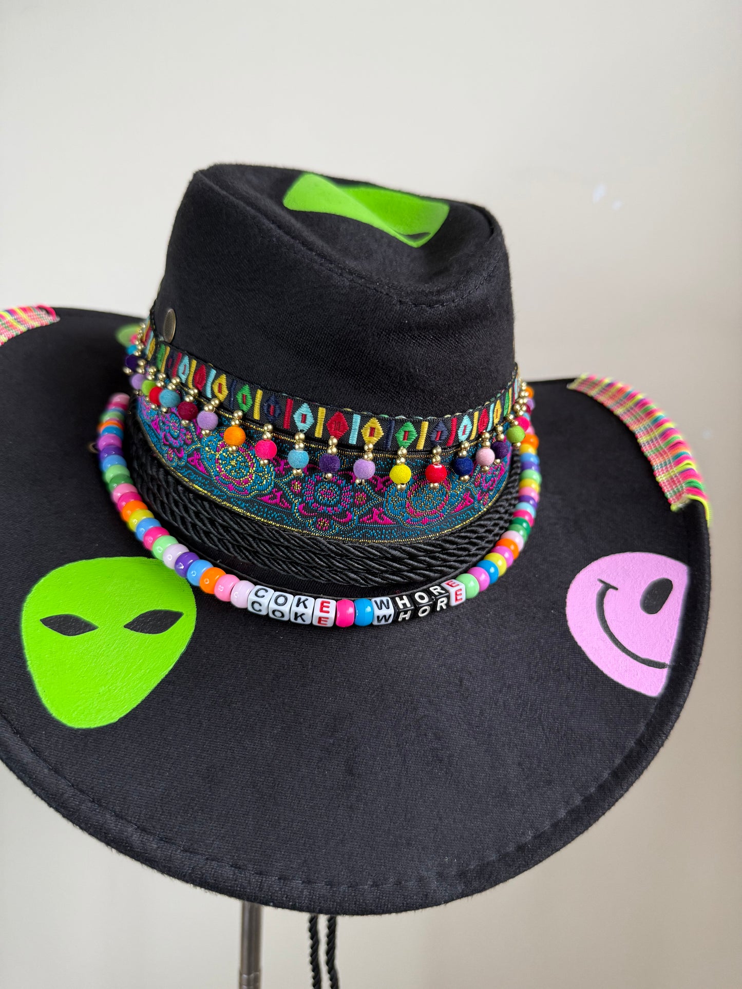 aC0KE WH0R3’ Festival Hat