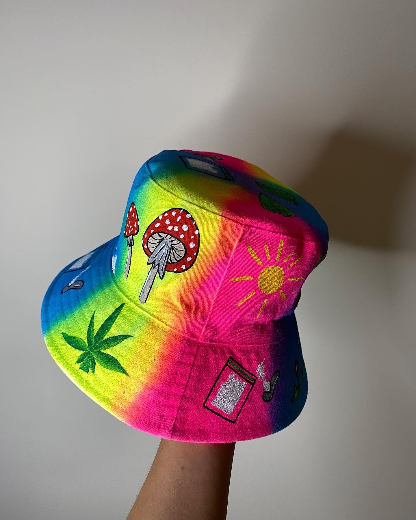 ‘zKETAM1NE’ bucket hat