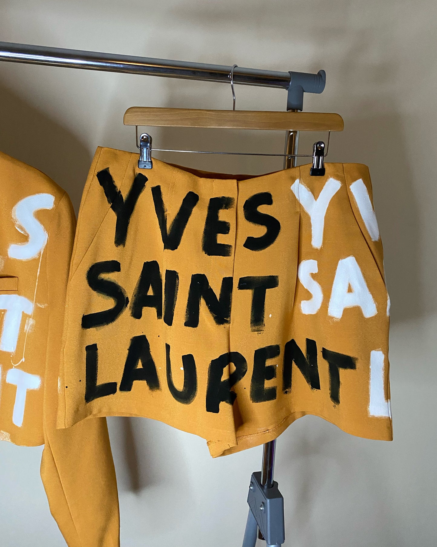 aaYSL’ shorts and blazer set.
