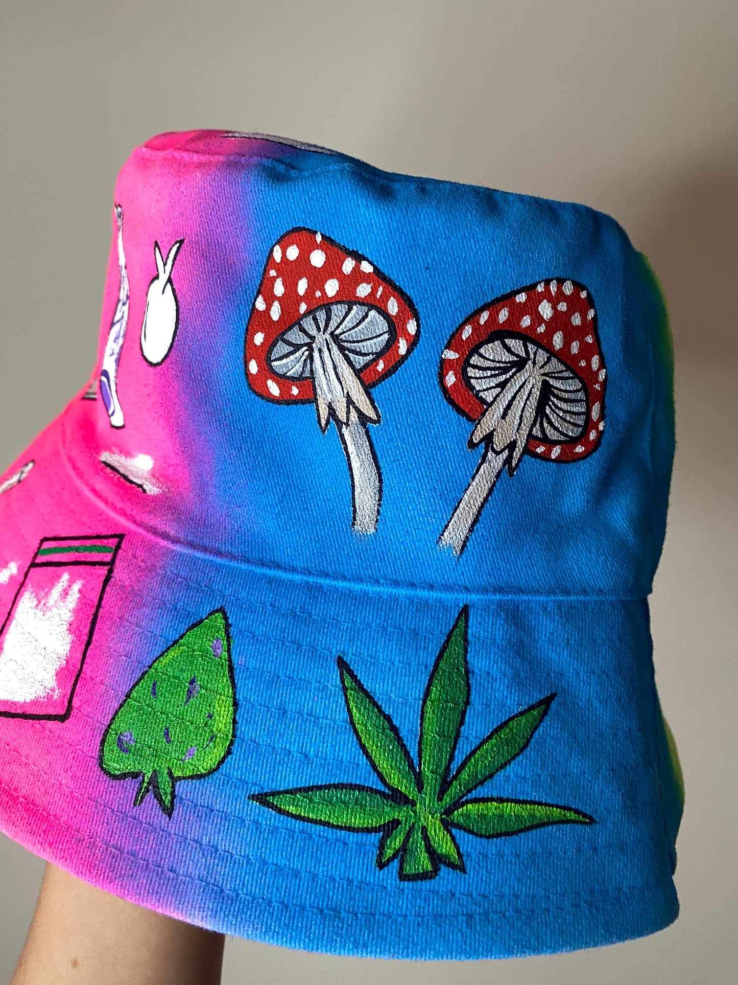 zCWH0RE’ bucket hat