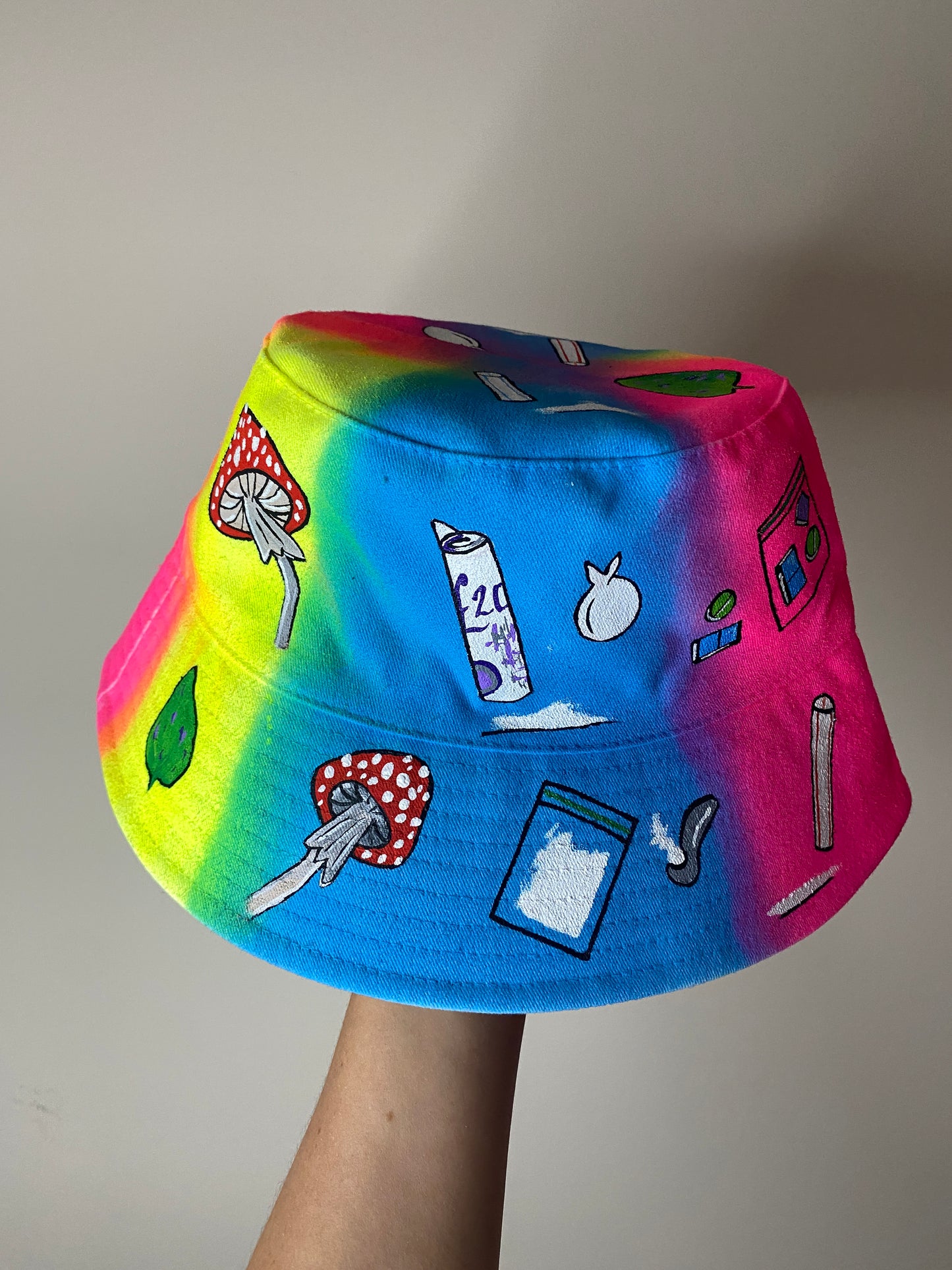zCWH0RE’ bucket hat