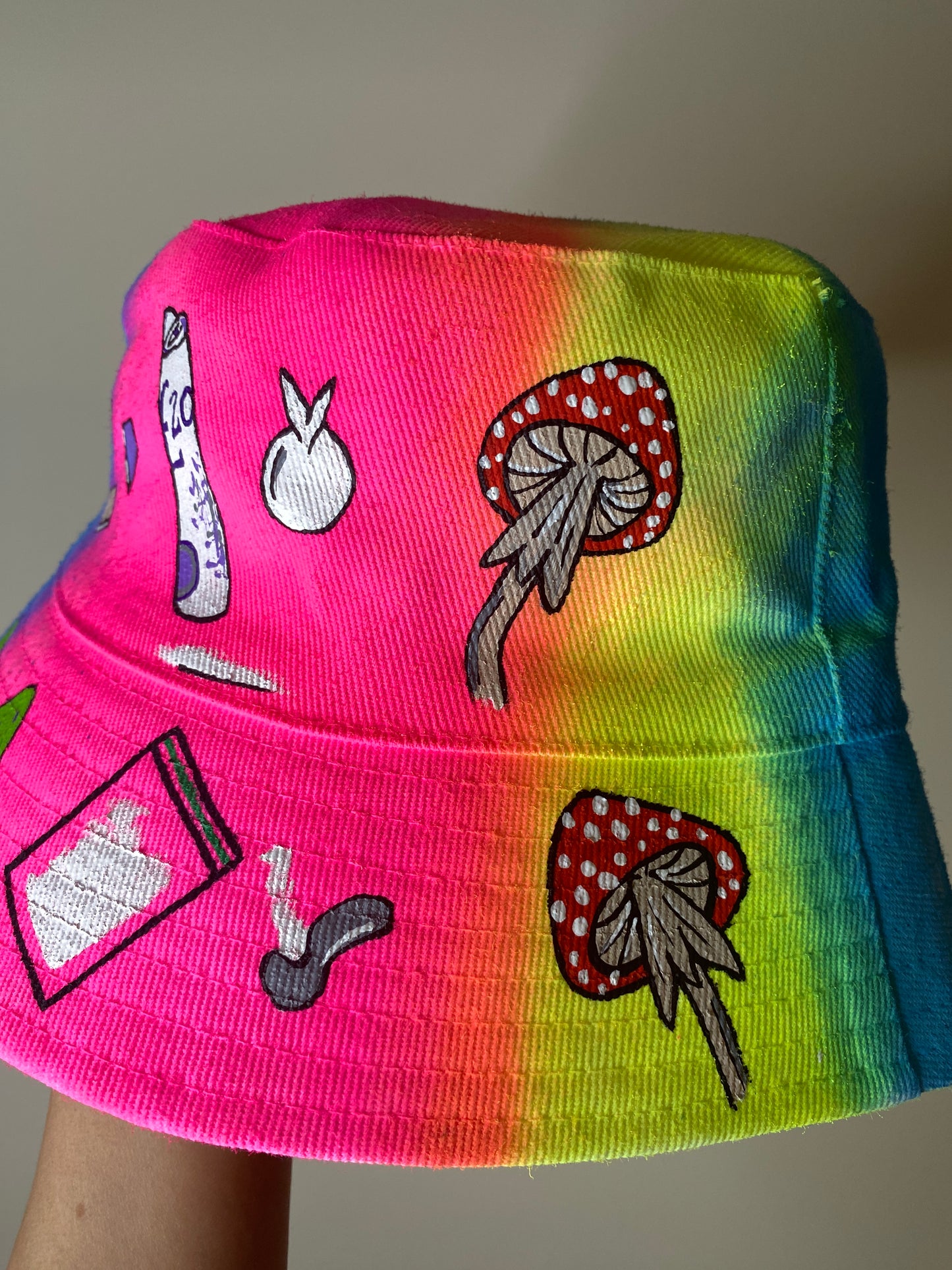 ‘zCWH0RE’ bucket hat