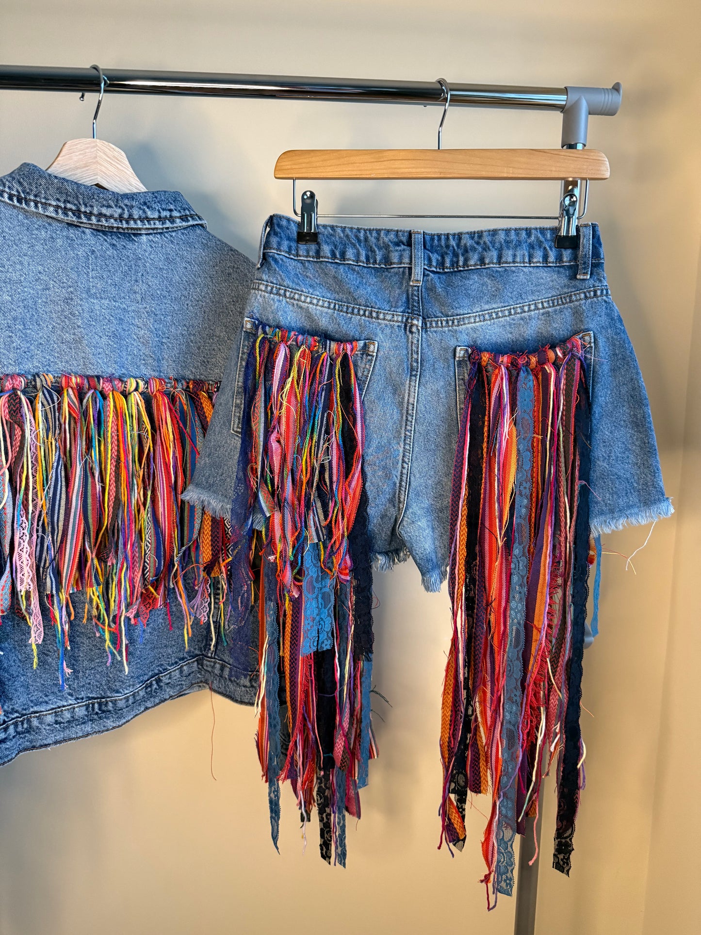 aaaTASSELBoho’ denim shorts