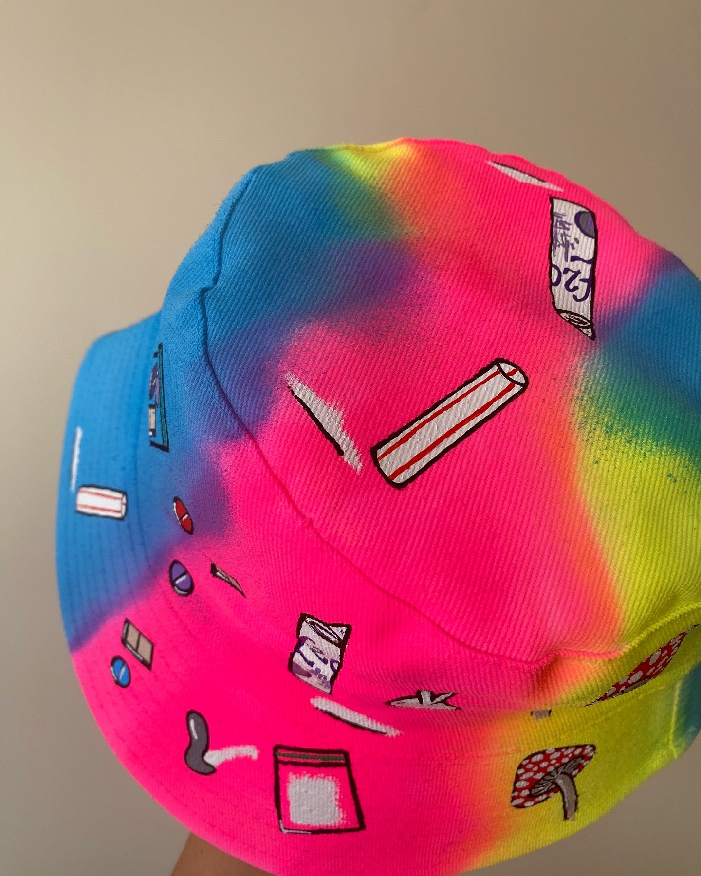 zCWH0RE’ bucket hat