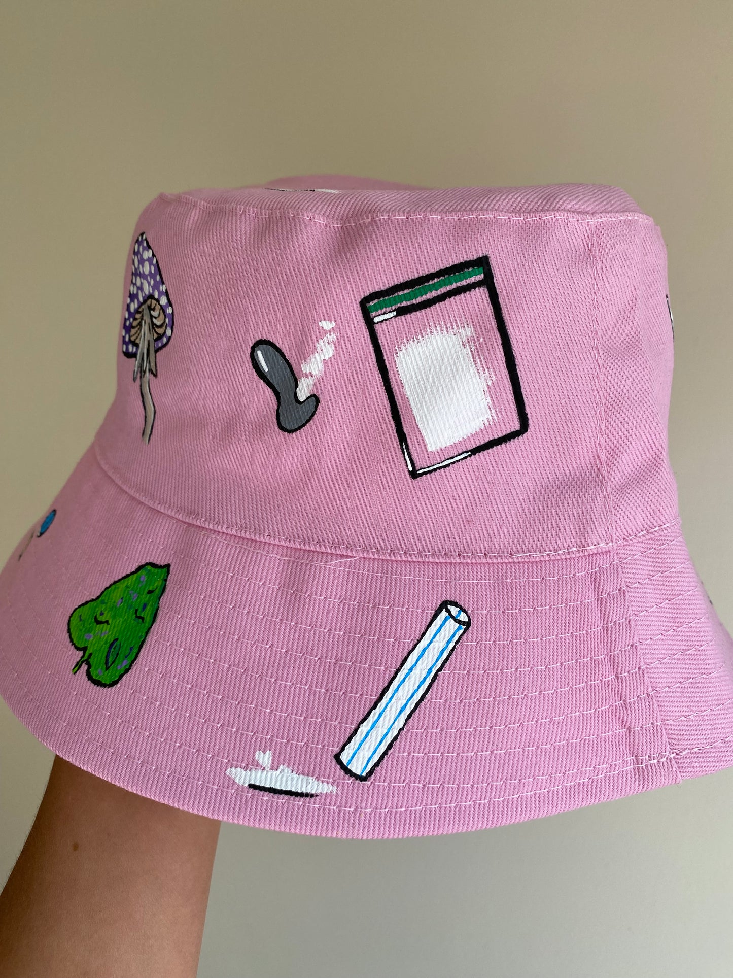 zKWH0RE’ bucket hat
