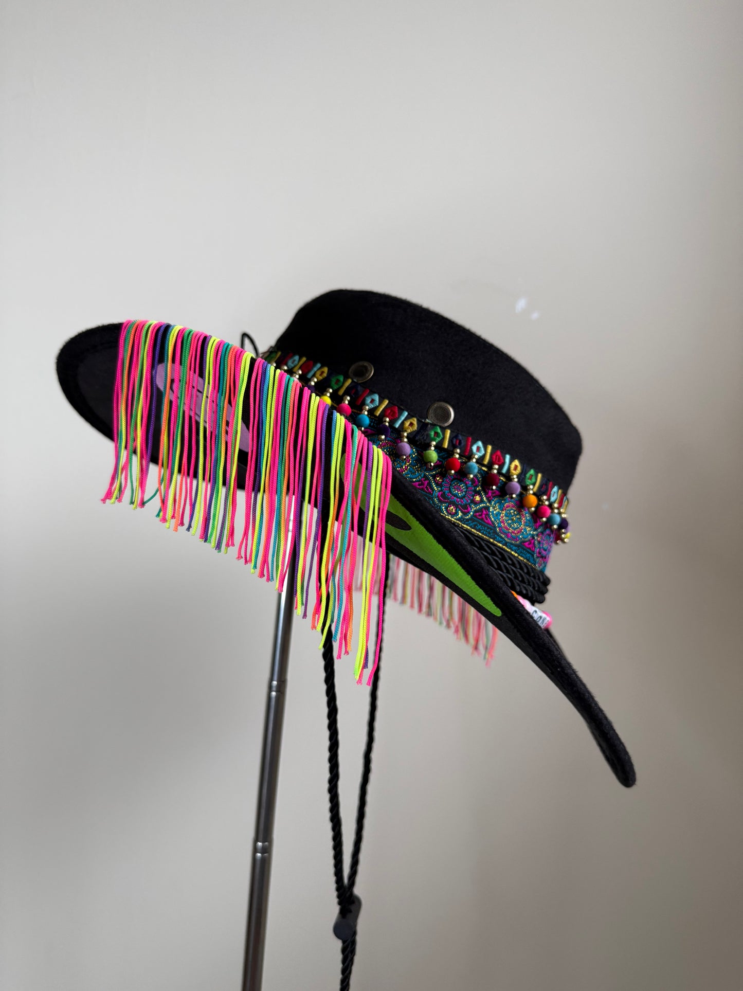 aC0KE WH0R3’ Festival Hat
