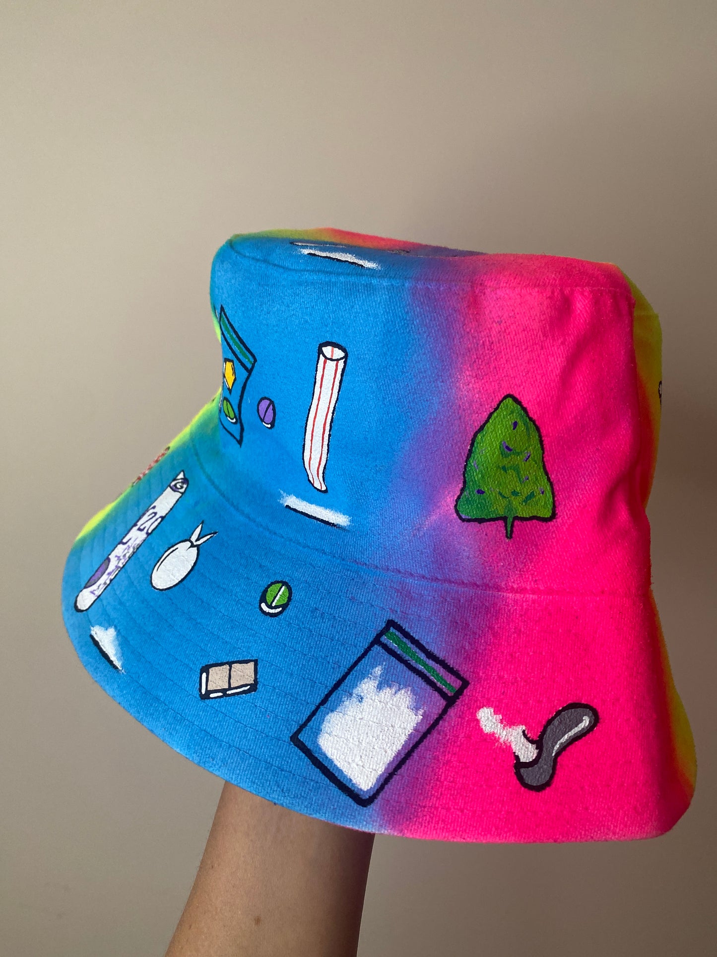 ‘zCWH0RE’ bucket hat