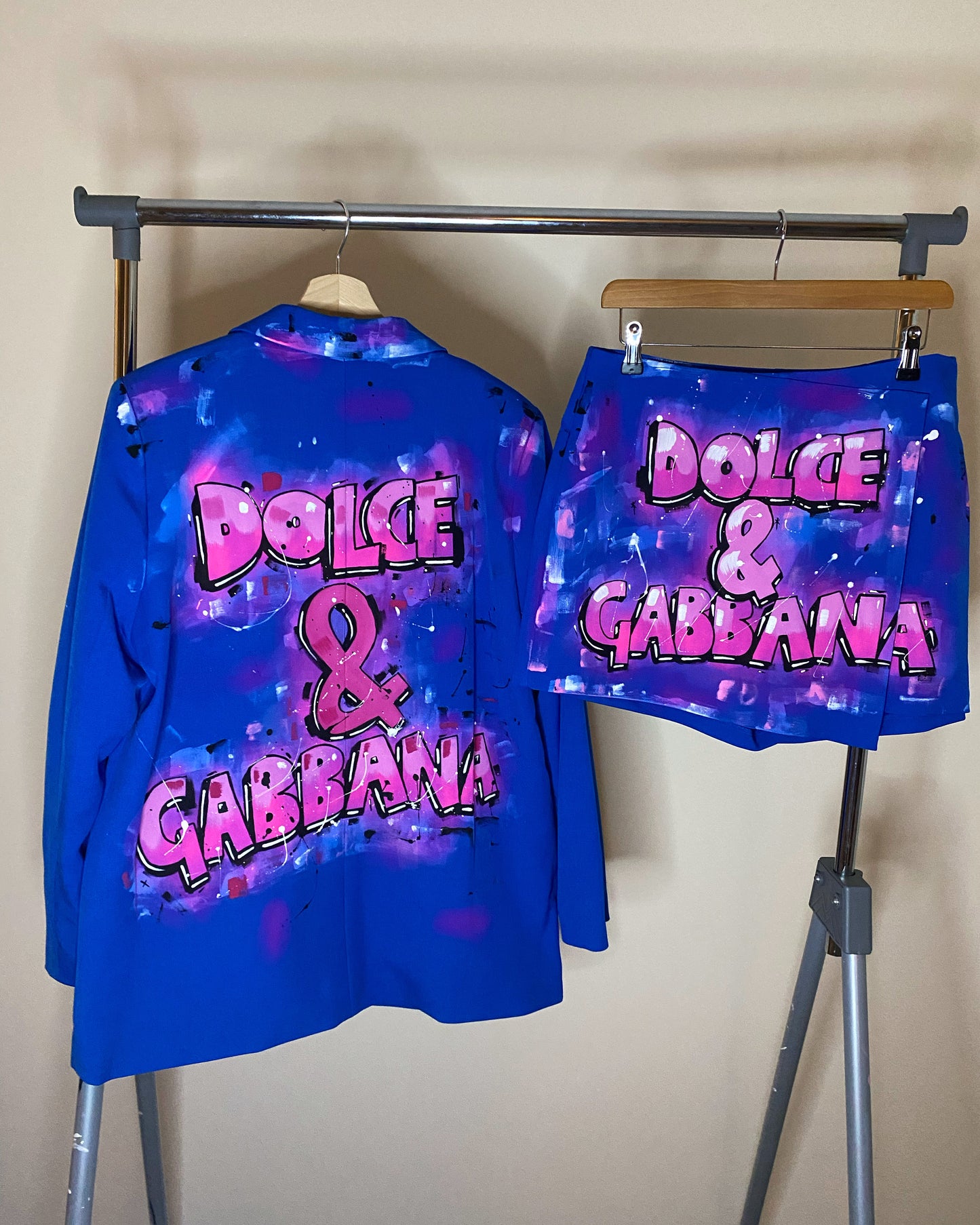 aaDOLCEG’ skirt and blazer set.