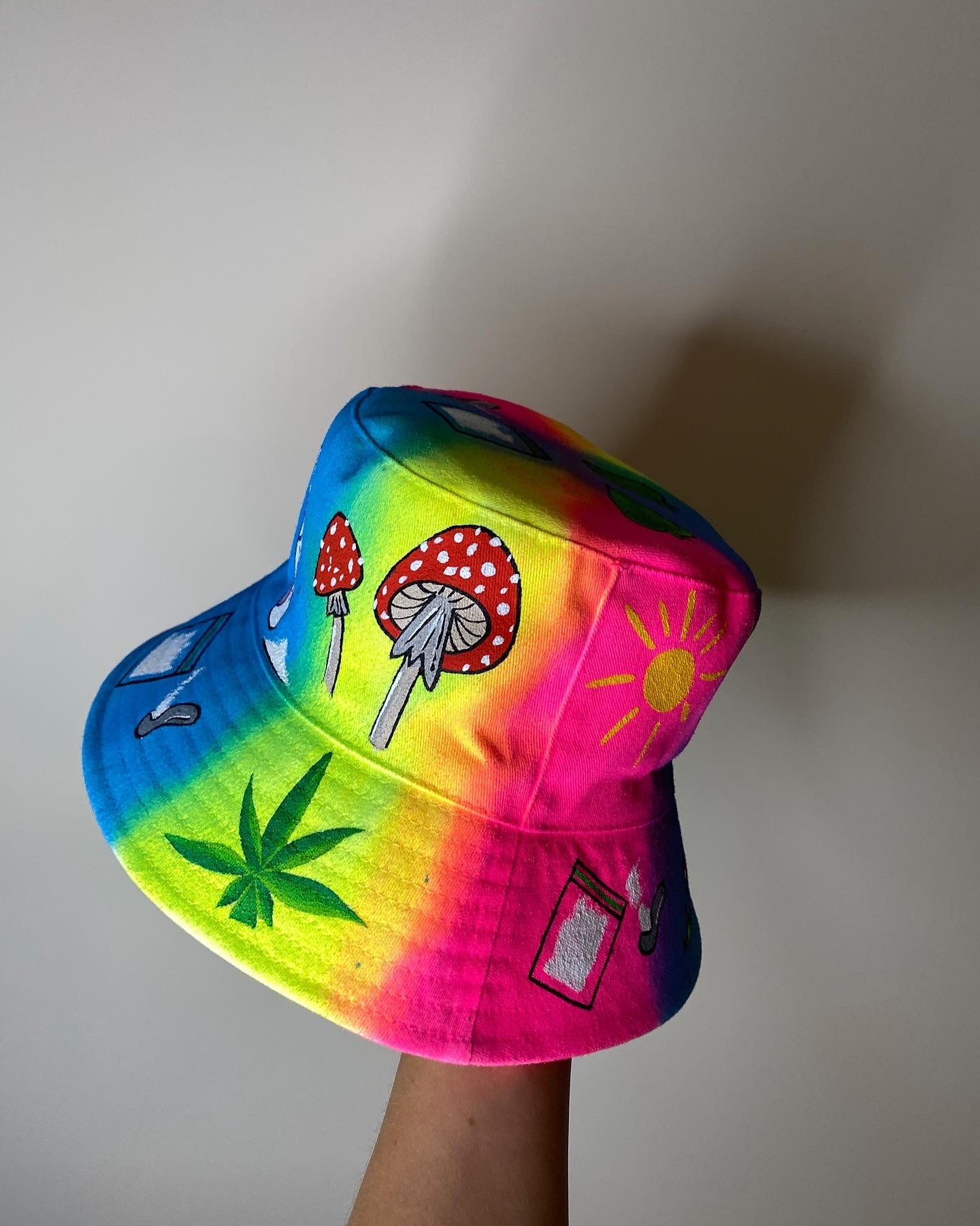 ‘zKETAM1NE’ bucket hat