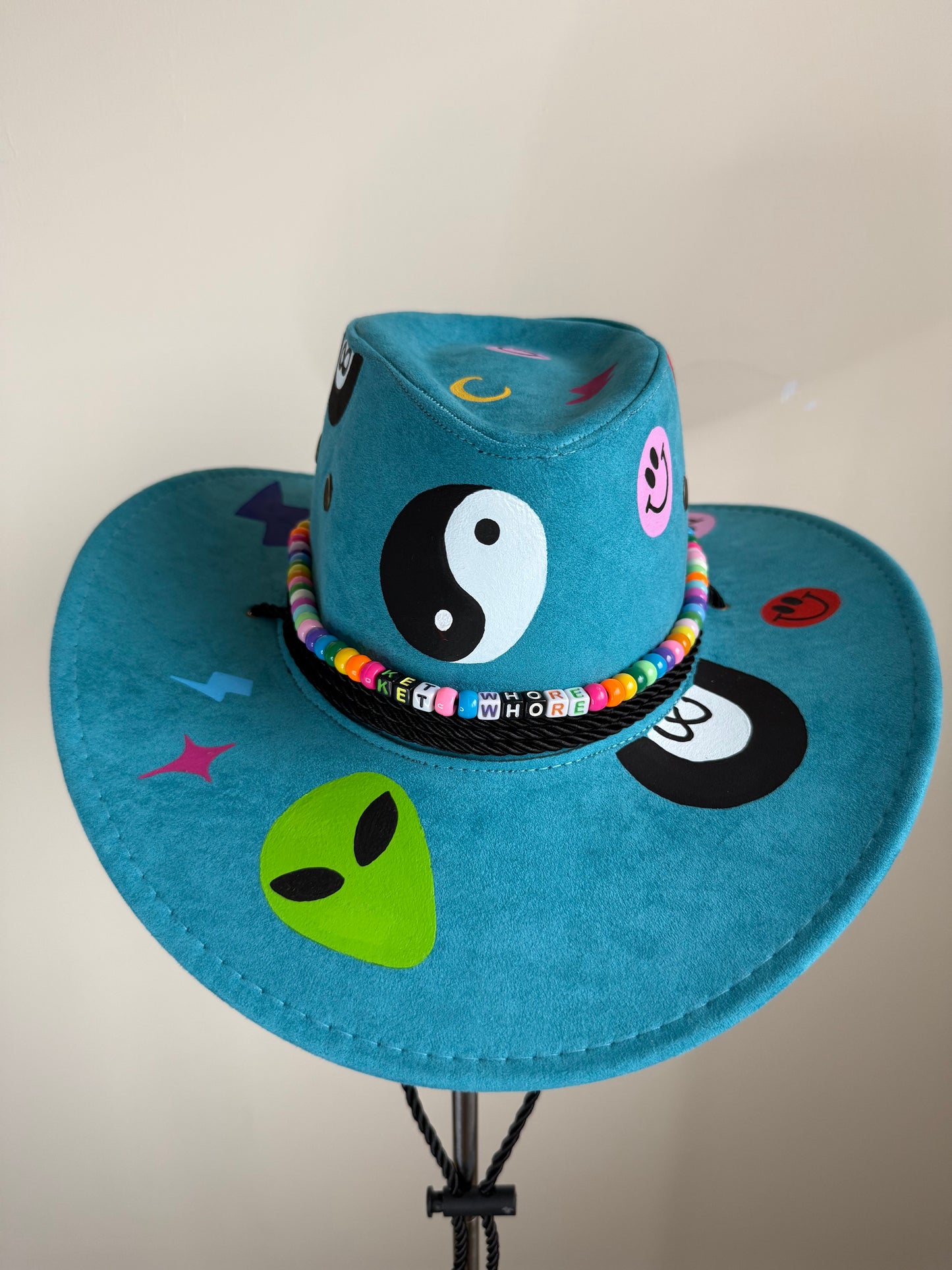 aaaK3T WH0R3’ Festival Hat
