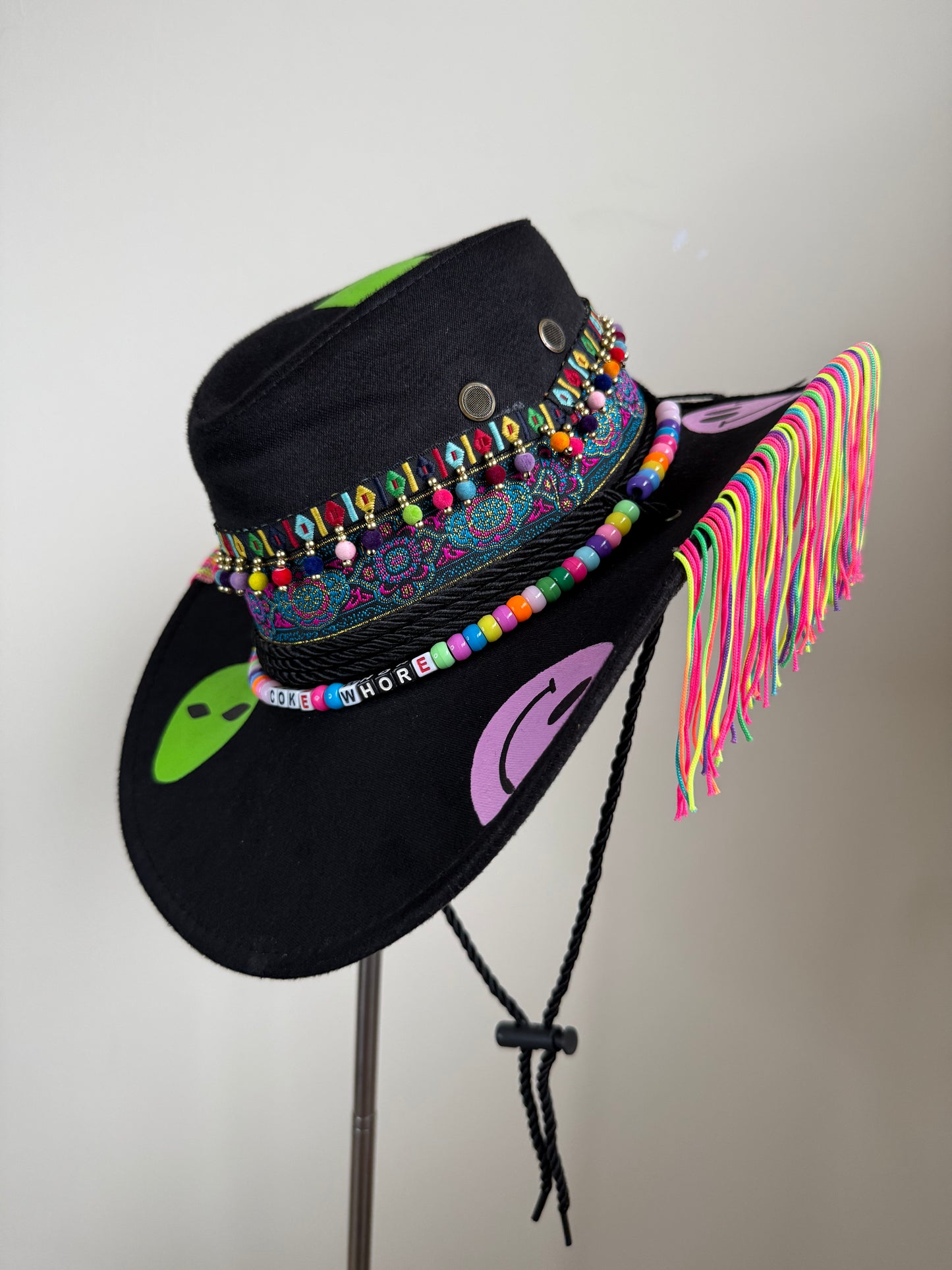 aC0KE WH0R3’ Festival Hat