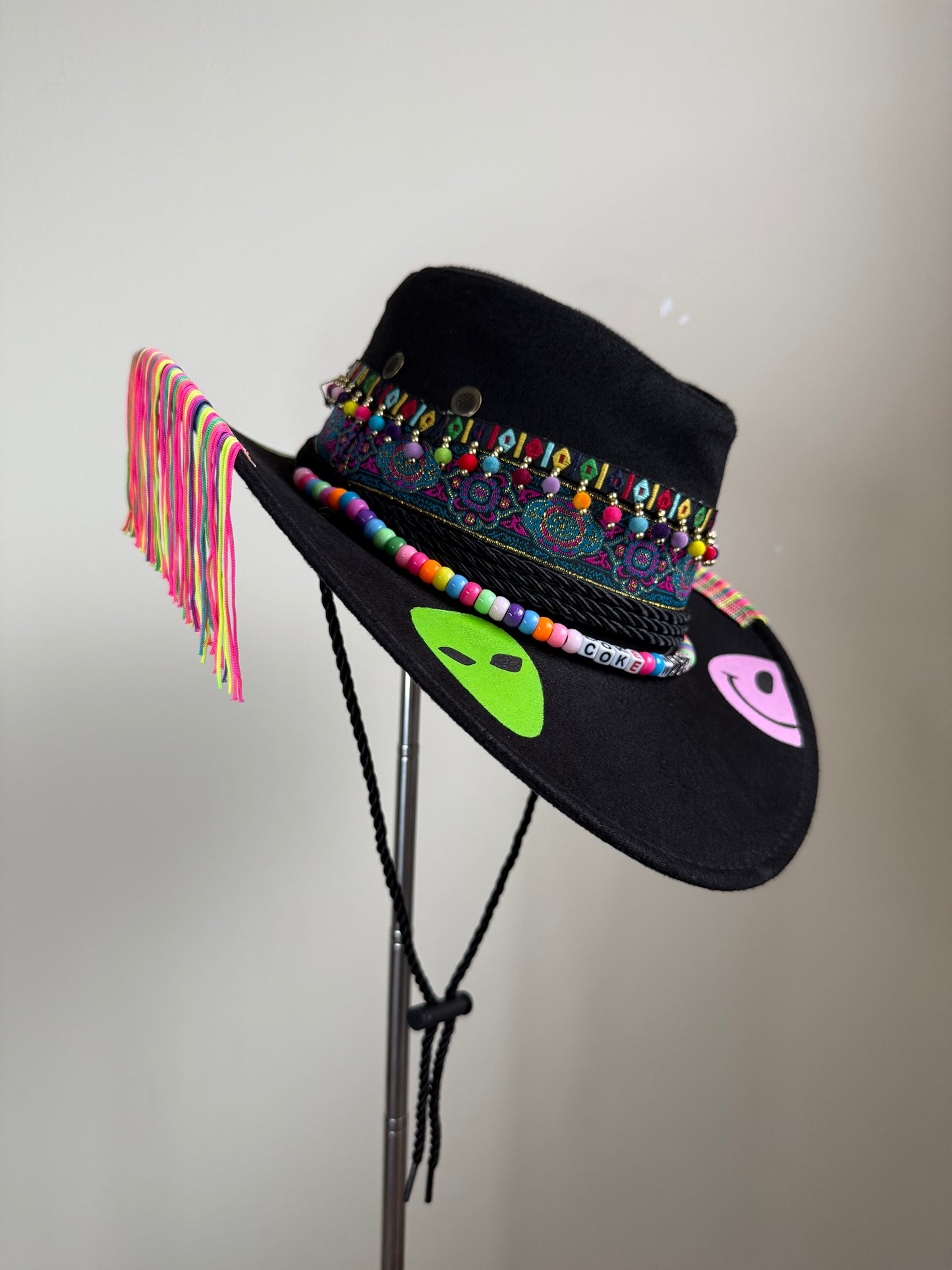 aC0KE WH0R3’ Festival Hat