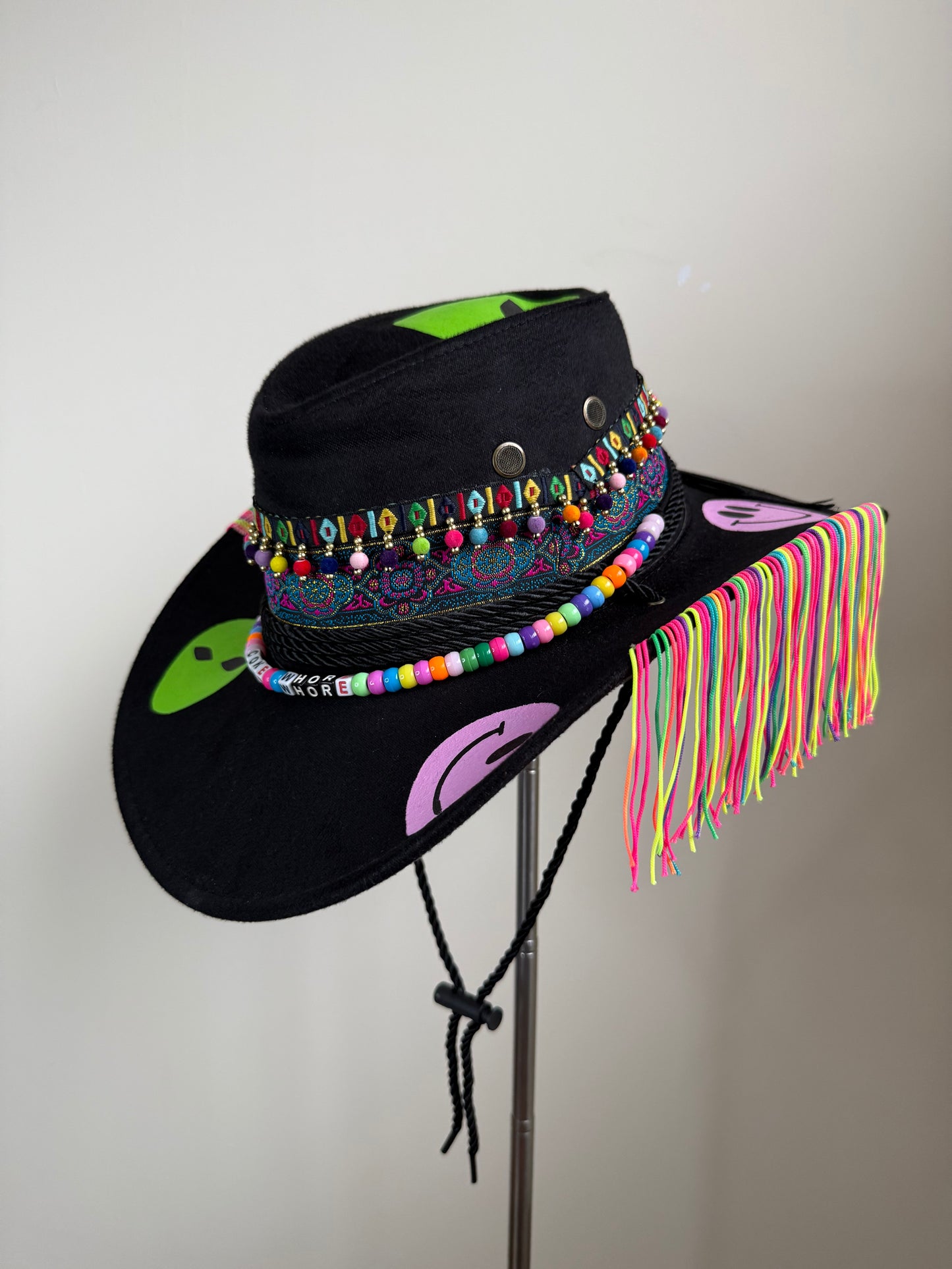 aC0KE WH0R3’ Festival Hat