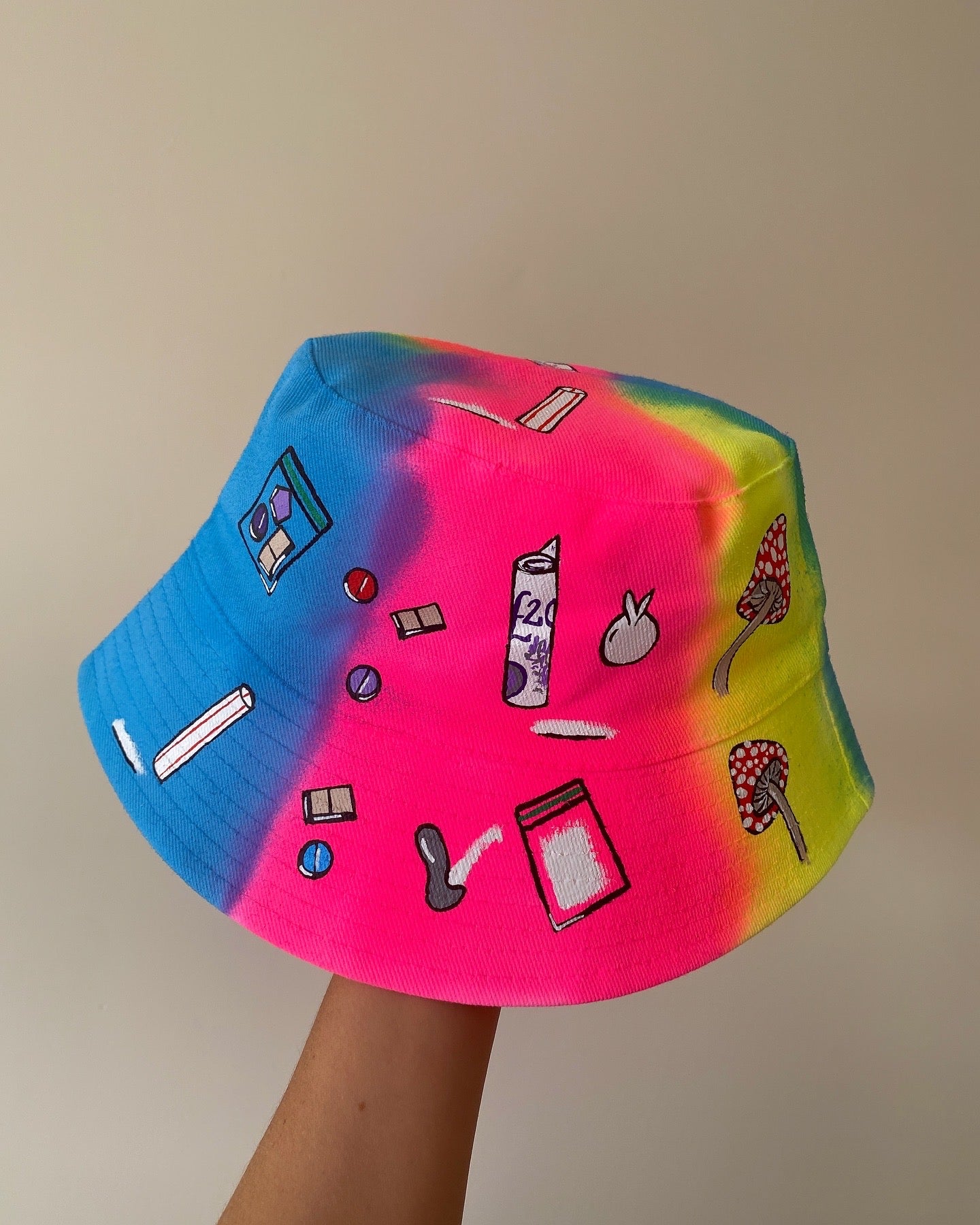 zCWH0RE’ bucket hat