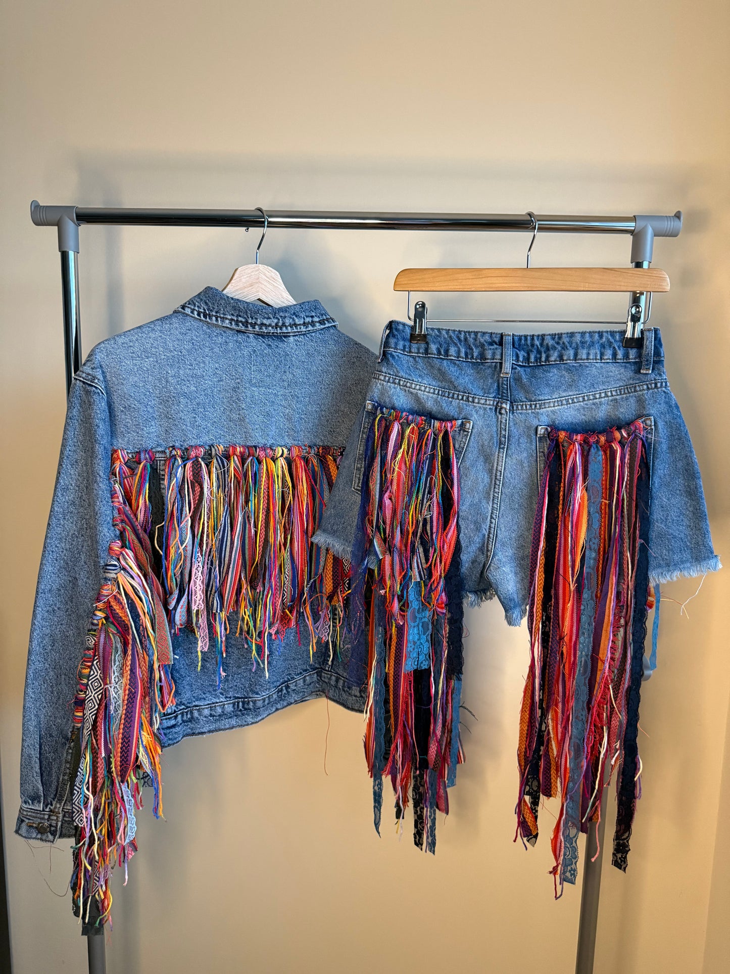 aaaTASSELBoho’ denim shorts