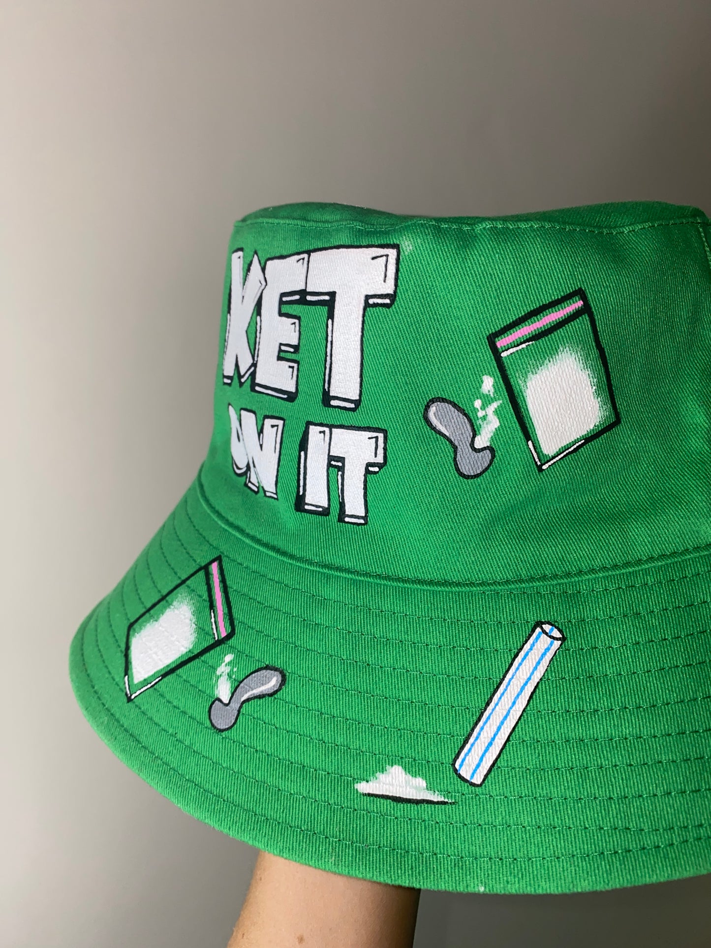 ‘zKETONIT’ bucket hat