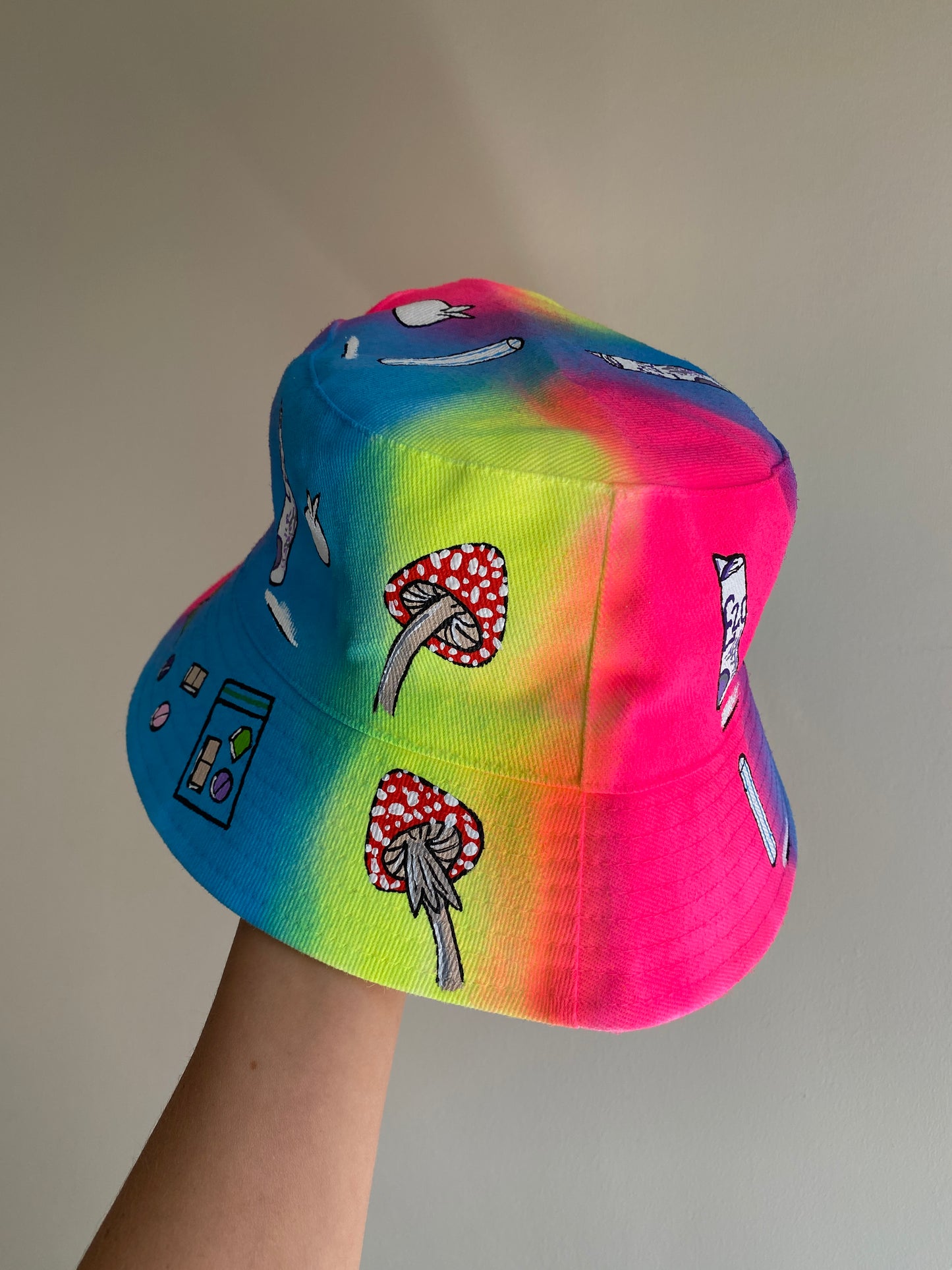 ‘zCWH0RE’ bucket hat