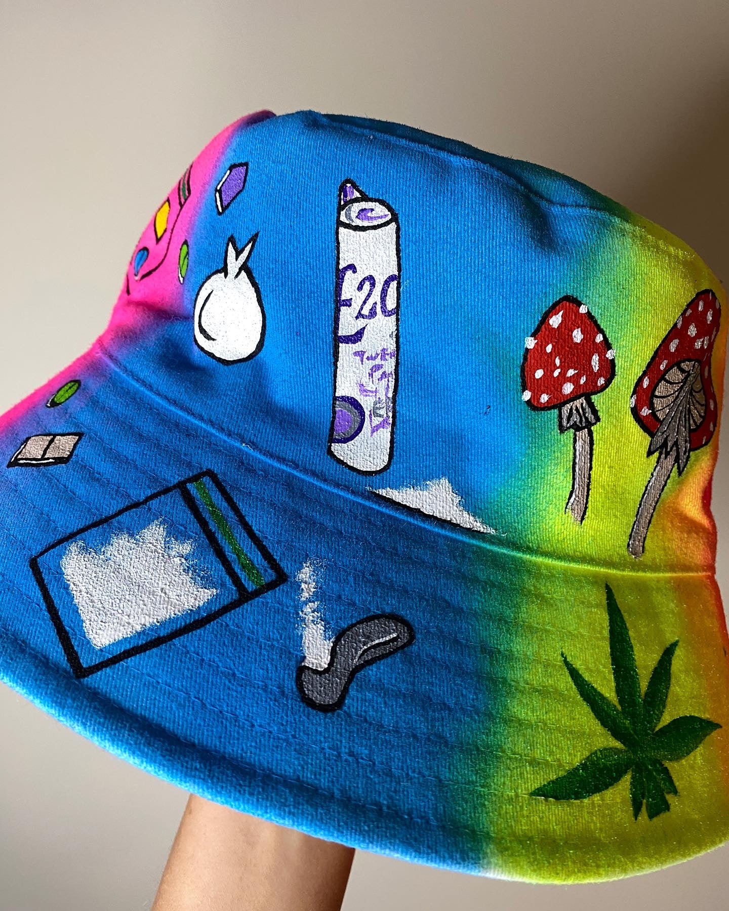 ‘zKETAM1NE’ bucket hat