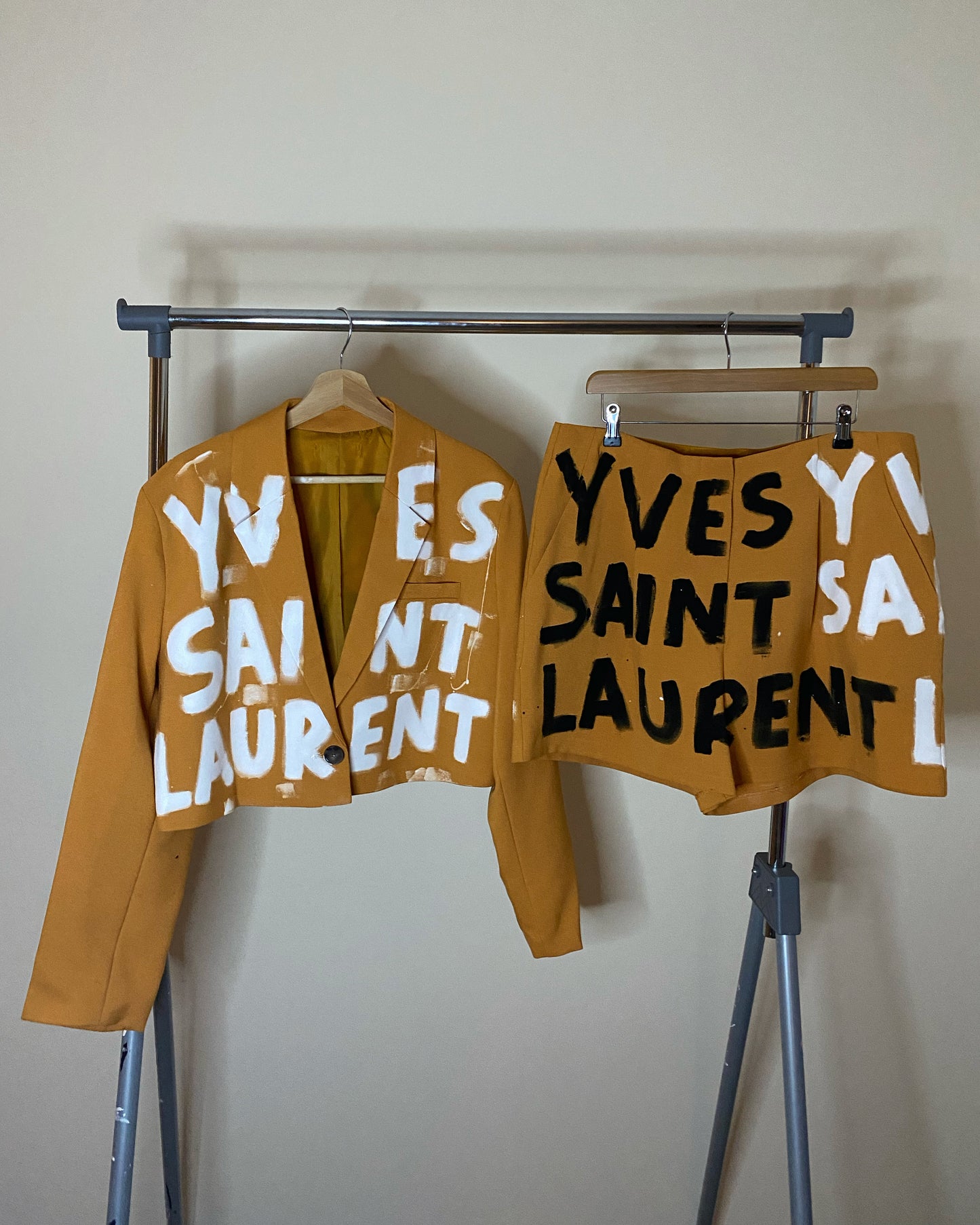 aaYSL’ shorts and blazer set.