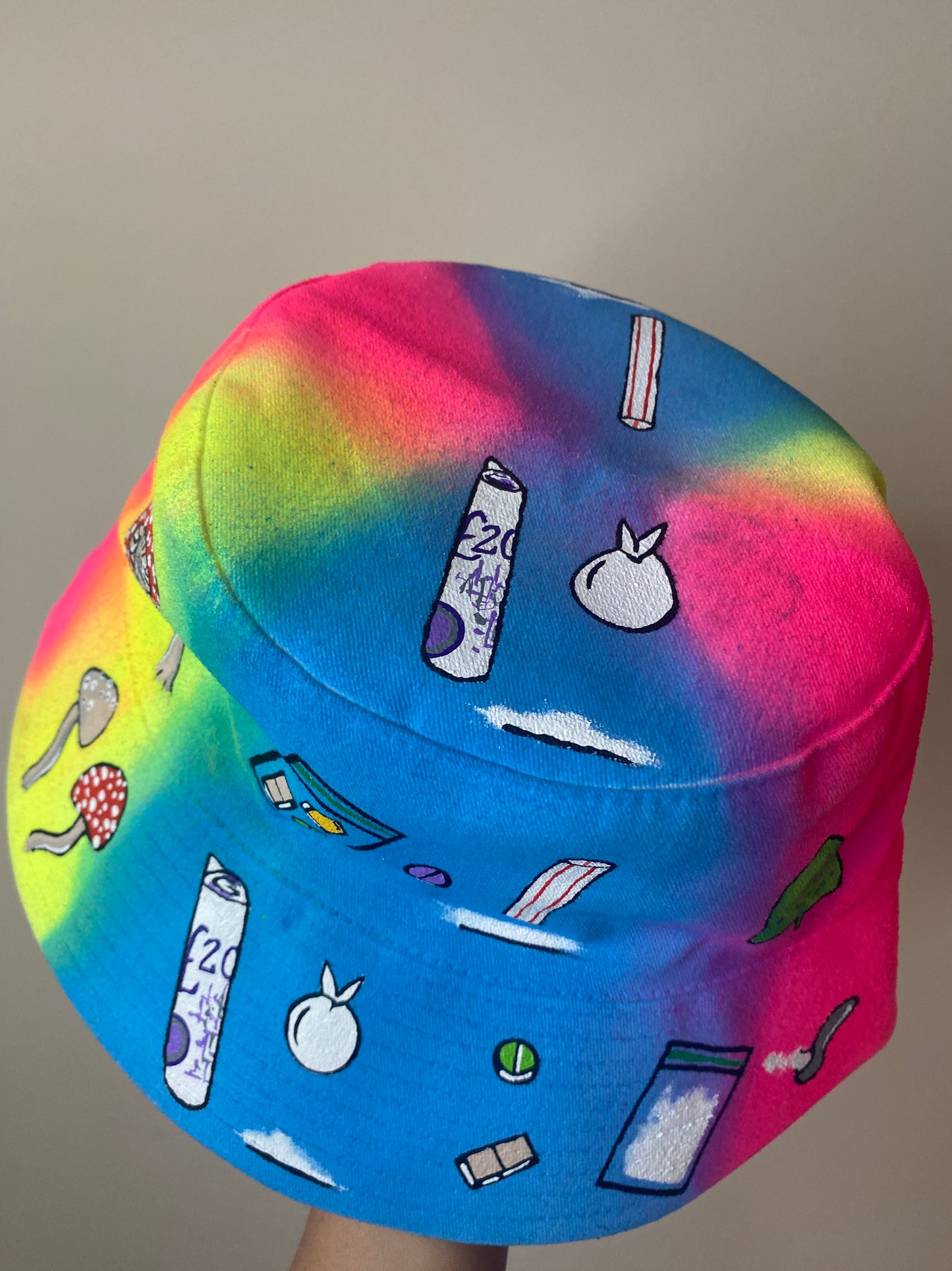 ‘zCWH0RE’ bucket hat