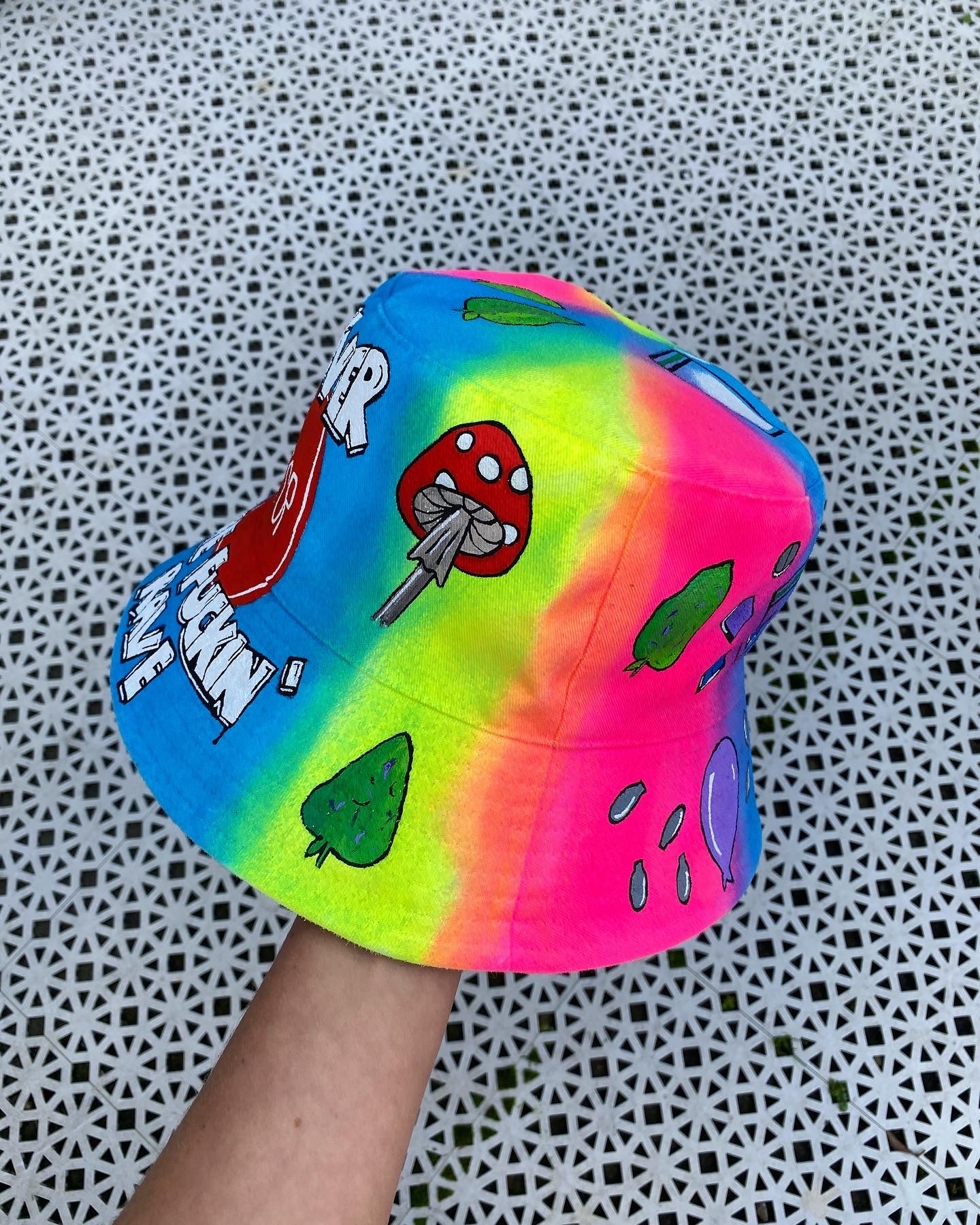 ‘zNEVER STOP THE RAVE’ bucket hat