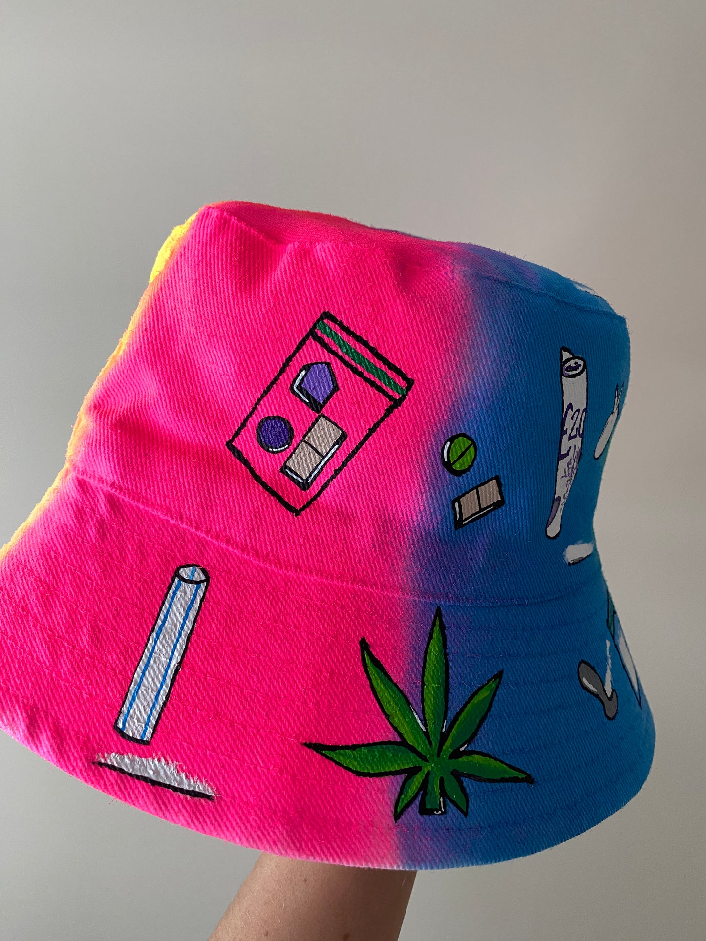 zCWH0RE’ bucket hat
