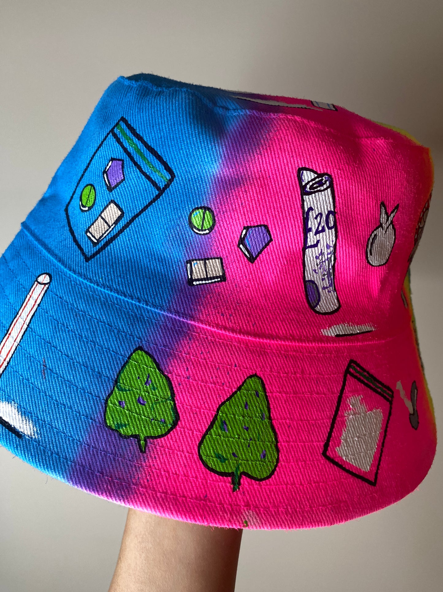 ‘zCWH0RE’ bucket hat