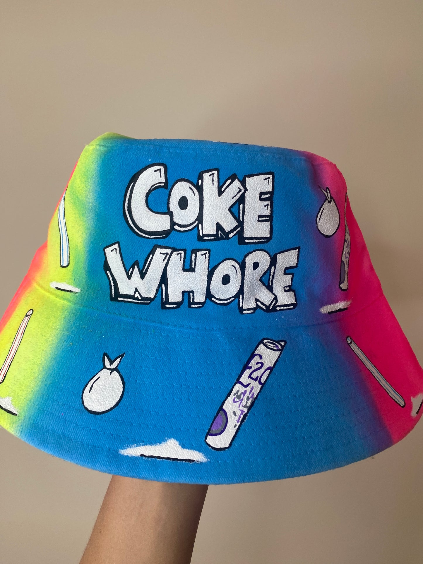 ‘zCWH0RE’ bucket hat