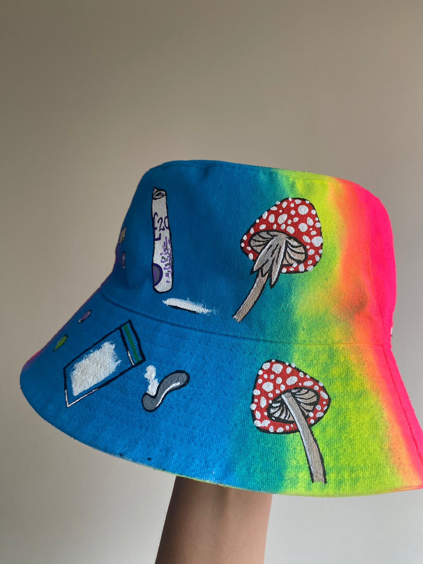 ‘zCWH0RE’ bucket hat