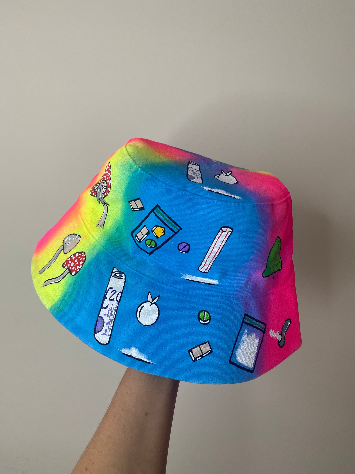 ‘zCWH0RE’ bucket hat